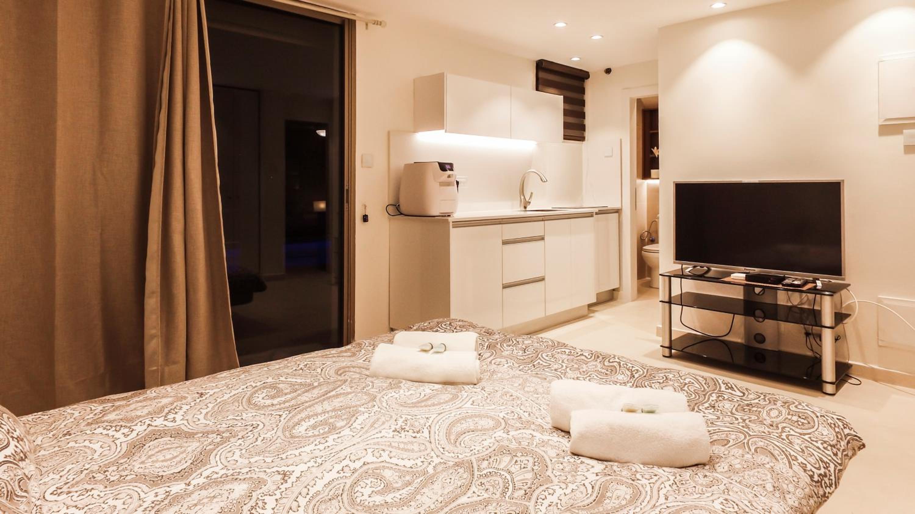 Luxury Suite by the pool