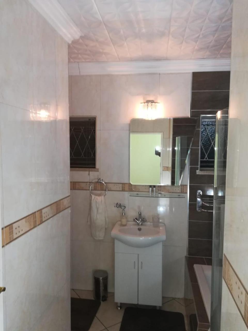 Lalela House Boutique Guesthouse - Free Wifi & Secure Parking
