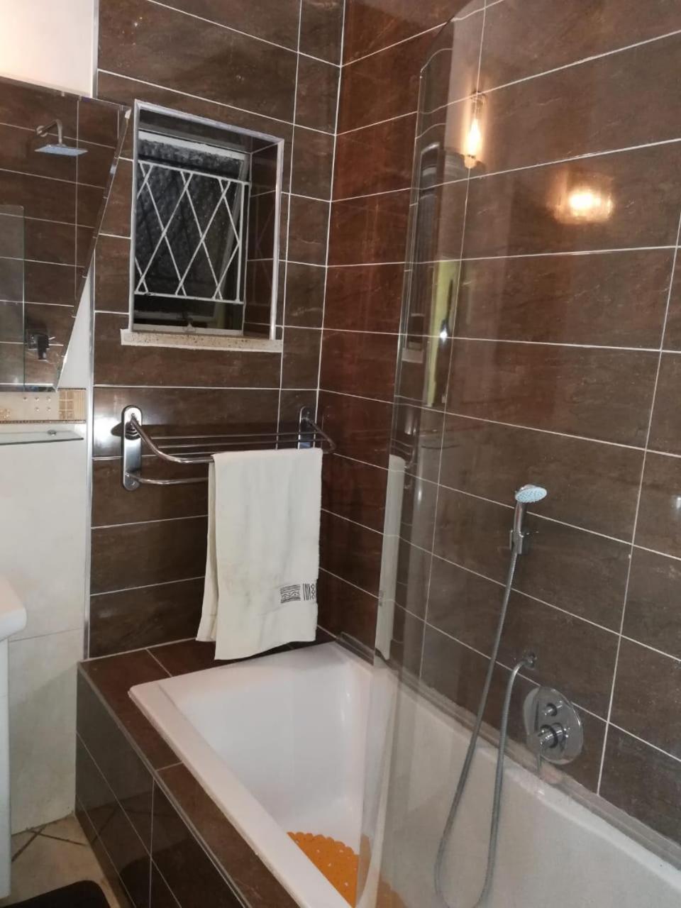 Lalela House Boutique Guesthouse - Free Wifi & Secure Parking