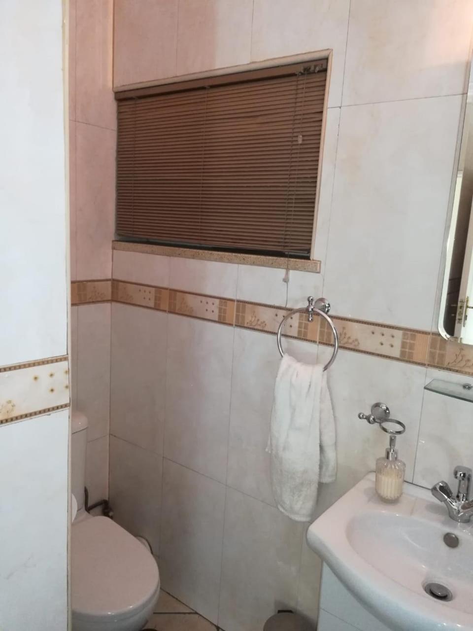 Lalela House Boutique Guesthouse - Free Wifi & Secure Parking