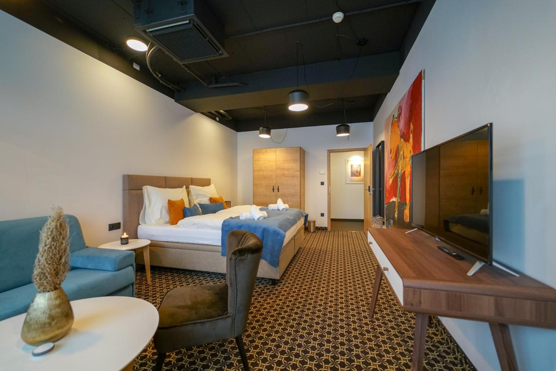 CHORS like a hotel - Capsule & NFT Boutique Hostel Bratislava - City Center view 4