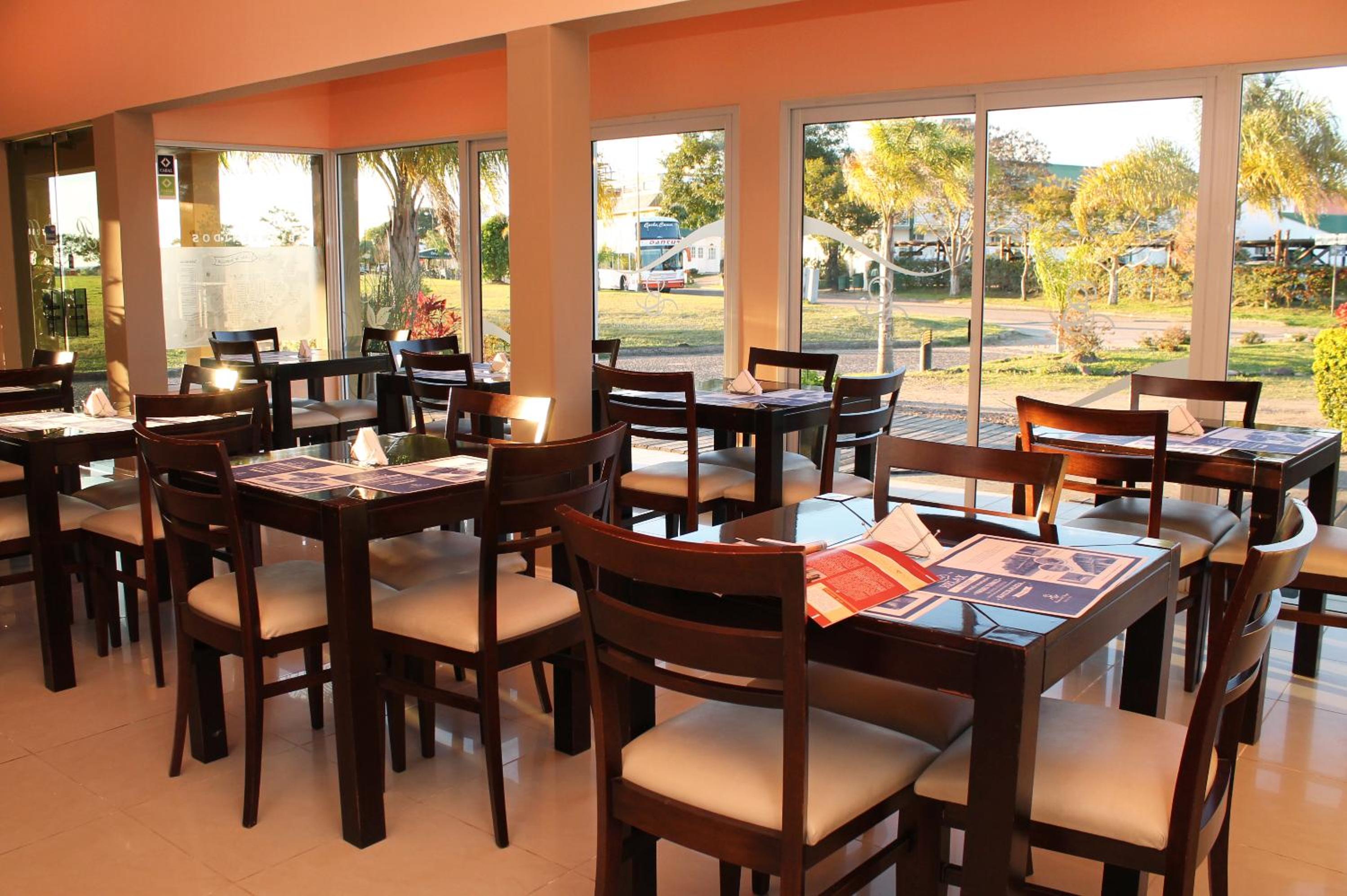 Brisas del Lago Apart y Hotel