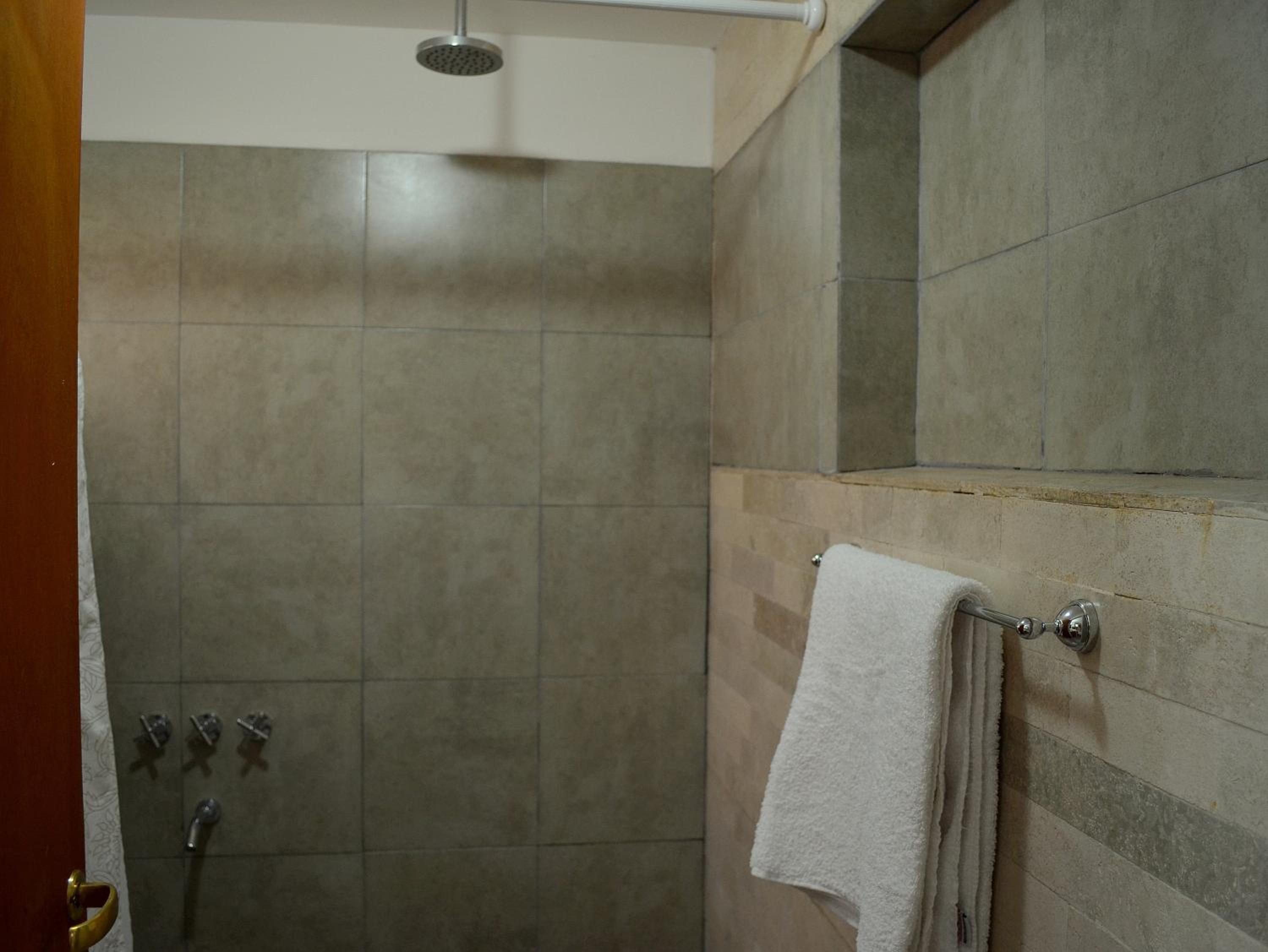 Vía Lavalle Suites