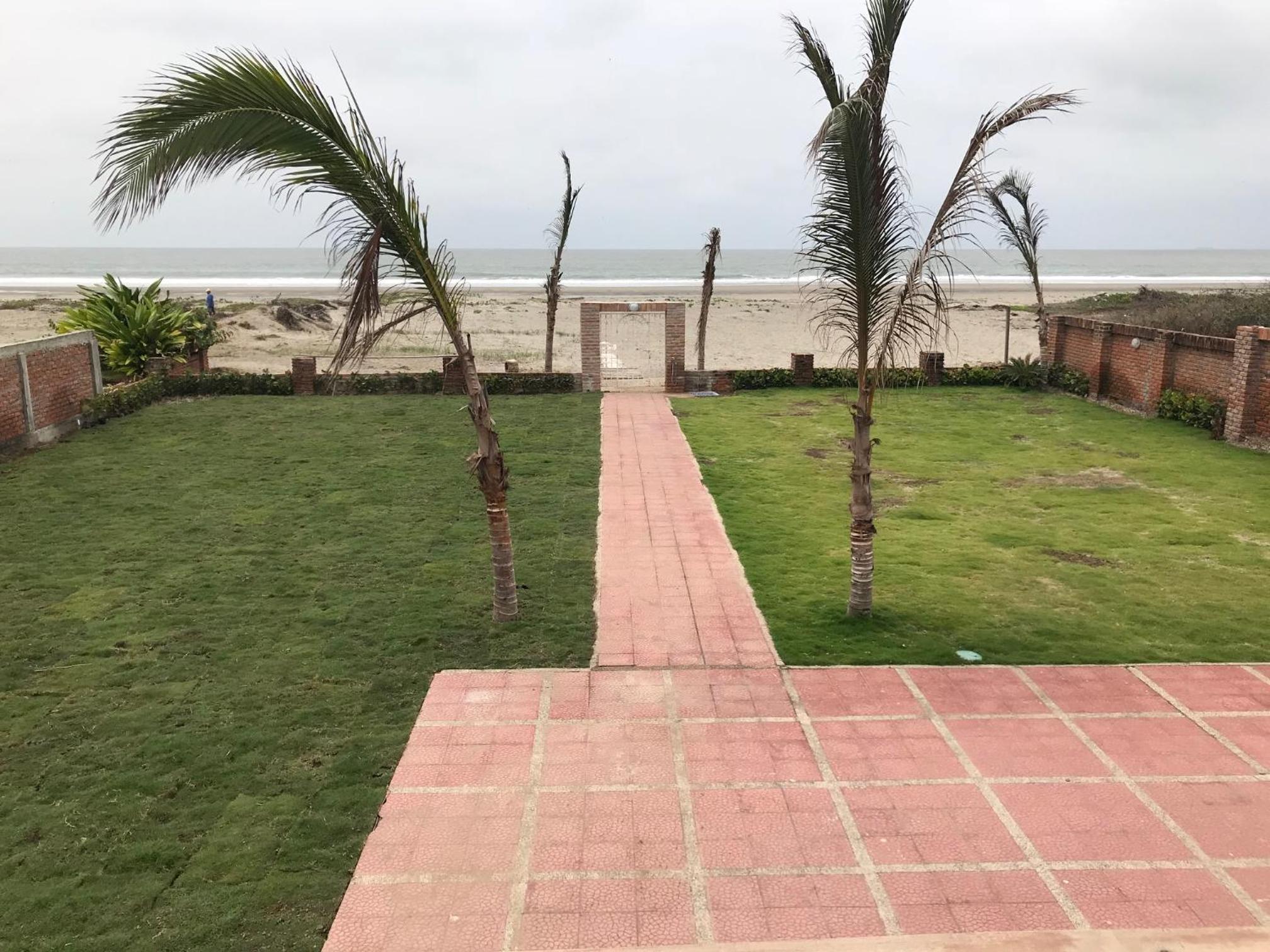 Chatet Suizo al pie del mar view 5