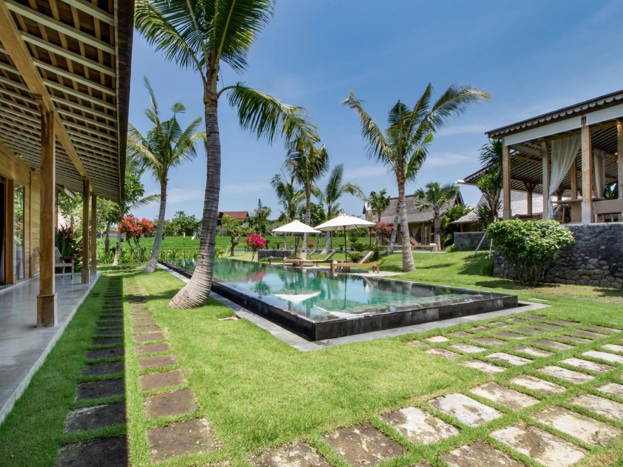 Villa Mannao by Villa Finder