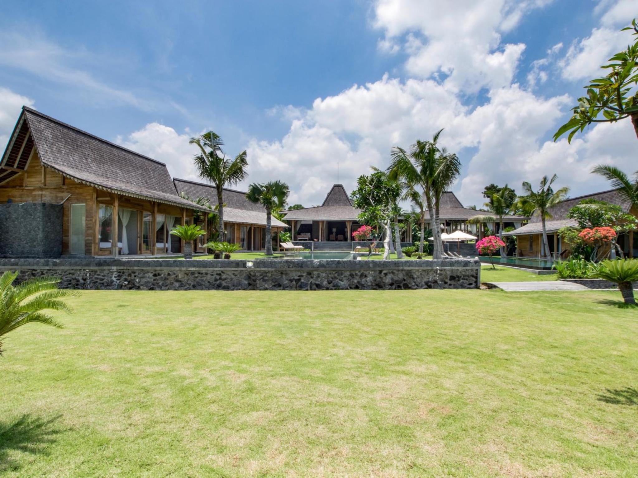 Villa Mannao by Villa Finder