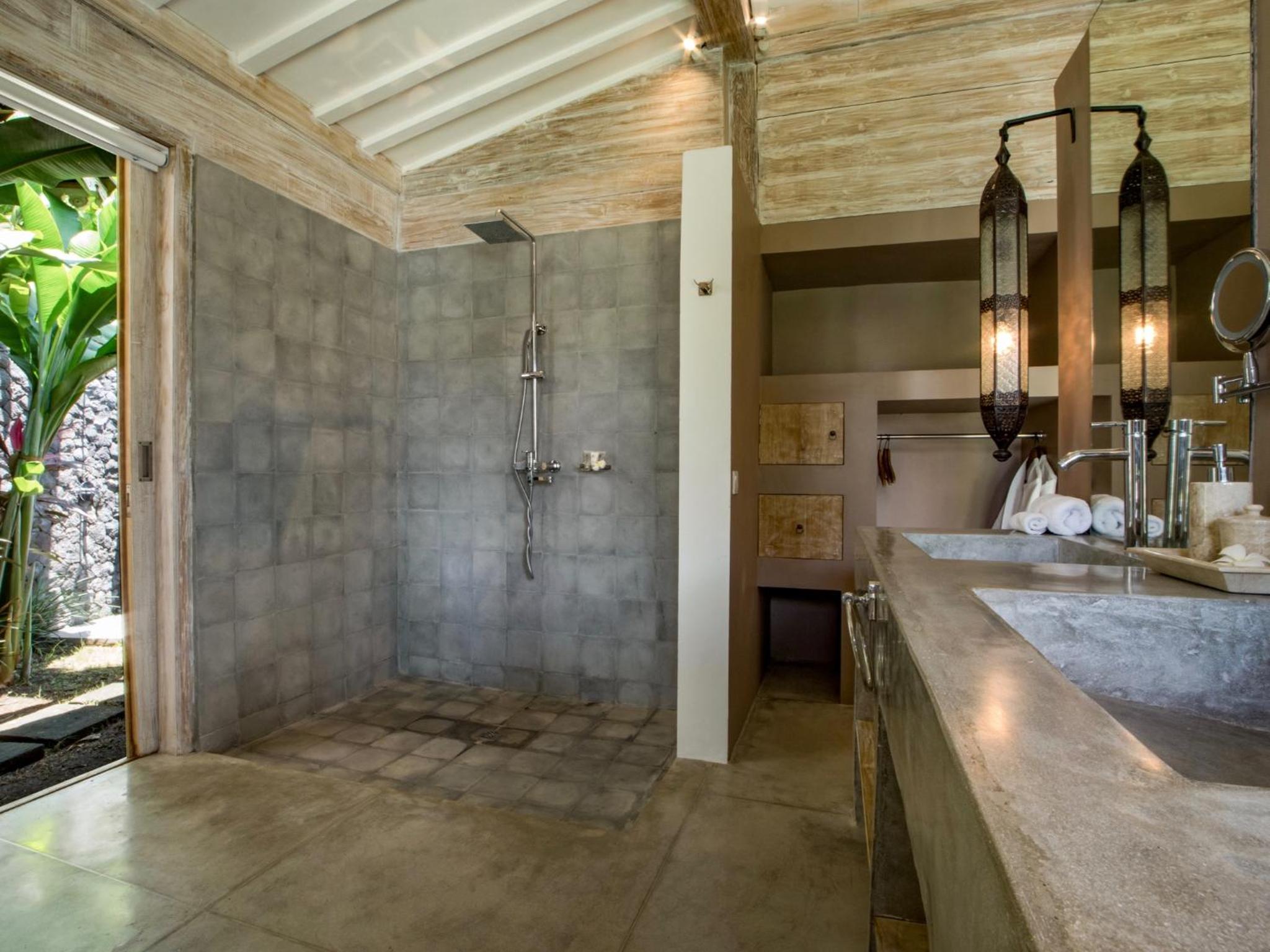 Villa Mannao by Villa Finder