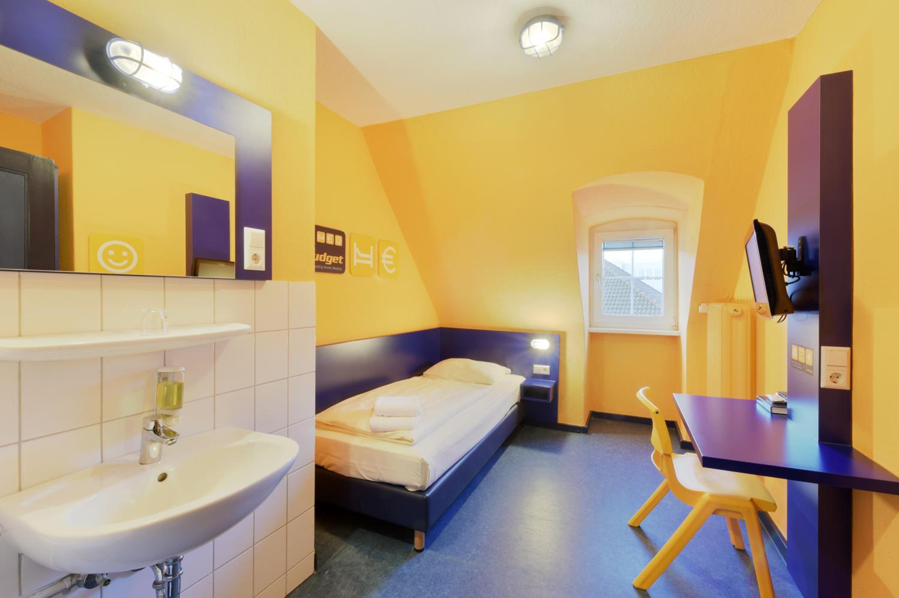 Hannover Vacations - Bed'nBudget Expo-Hostel Rooms - Property Image 25