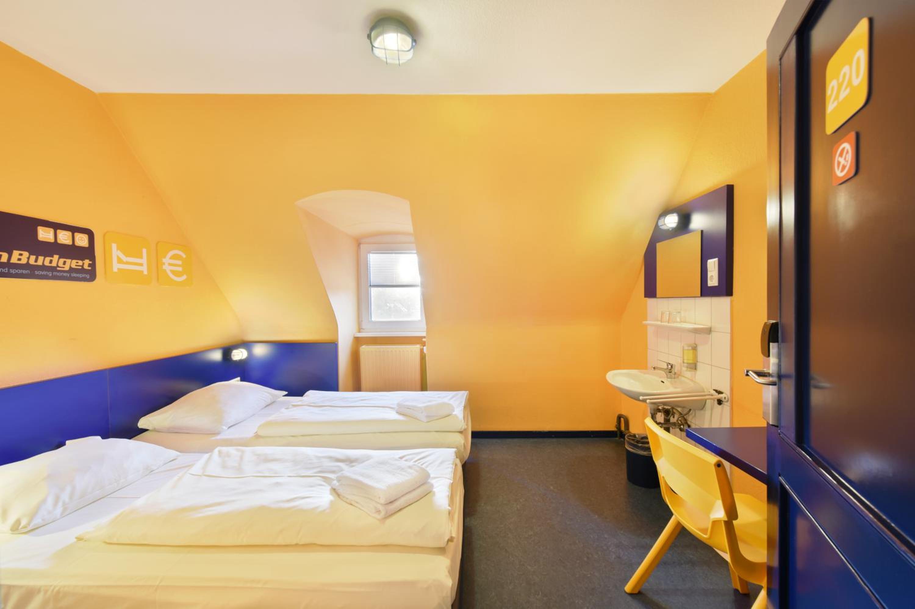 Hannover Vacations - Bed'nBudget Expo-Hostel Rooms - Property Image 27