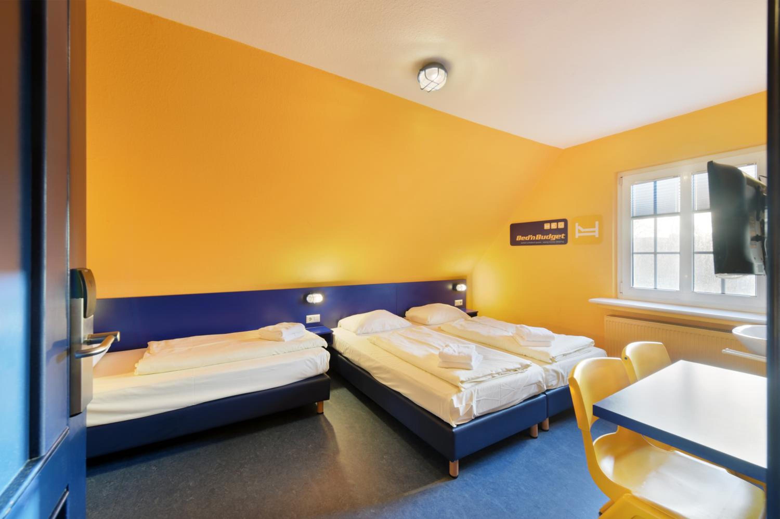 Hannover Vacations - Bed'nBudget Expo-Hostel Rooms - Property Image 42