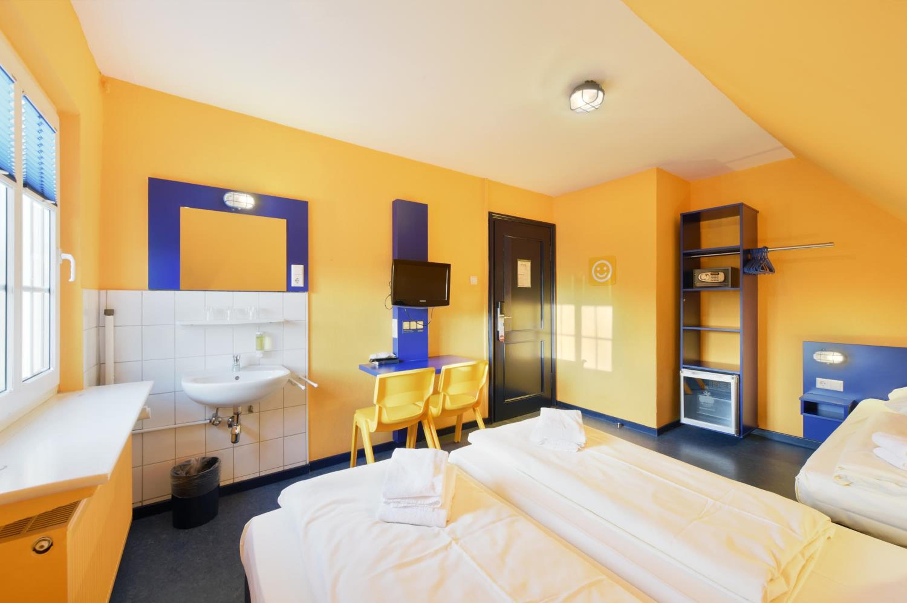 Hannover Vacations - Bed'nBudget Expo-Hostel Rooms - Property Image 44