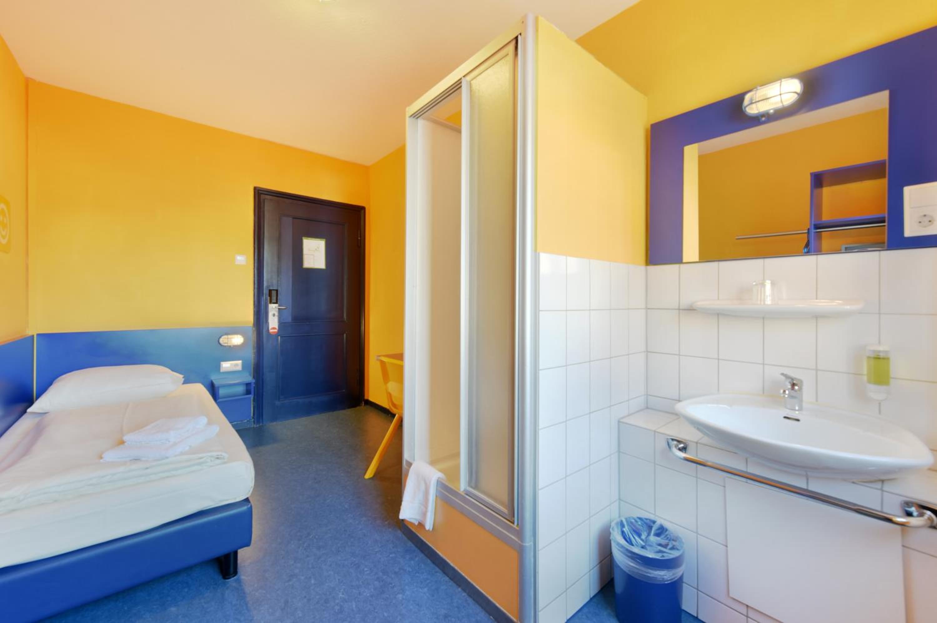 Hannover Vacations - Bed'nBudget Expo-Hostel Rooms - Property Image 17