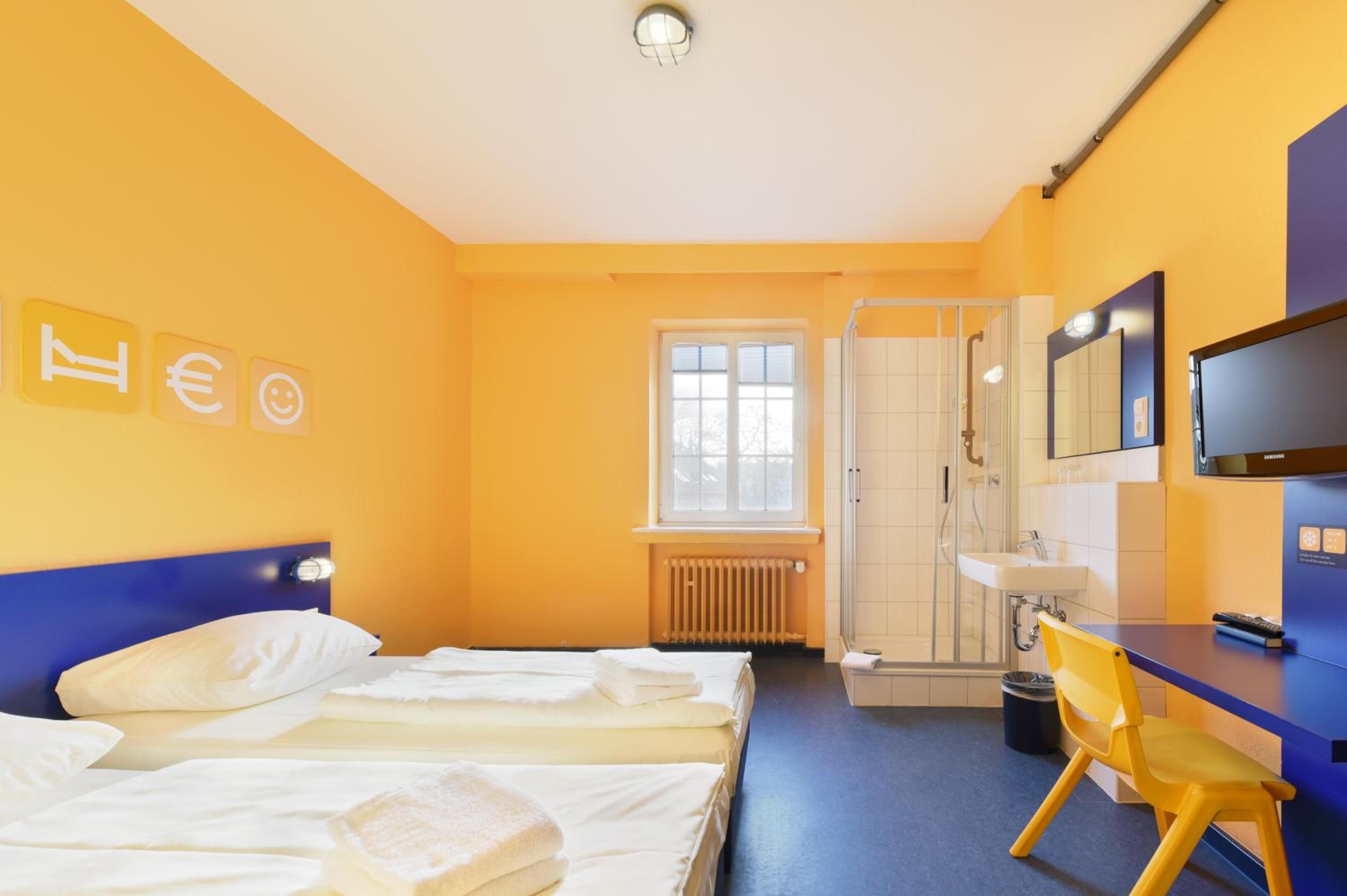 Hannover Vacations - Bed'nBudget Expo-Hostel Rooms - Property Image 20
