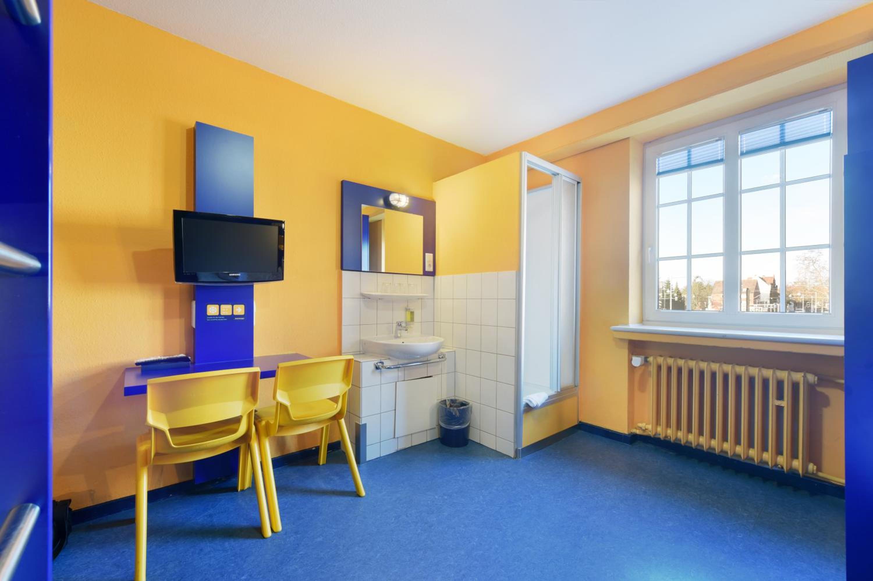Hannover Vacations - Bed'nBudget Expo-Hostel Rooms - Property Image 23