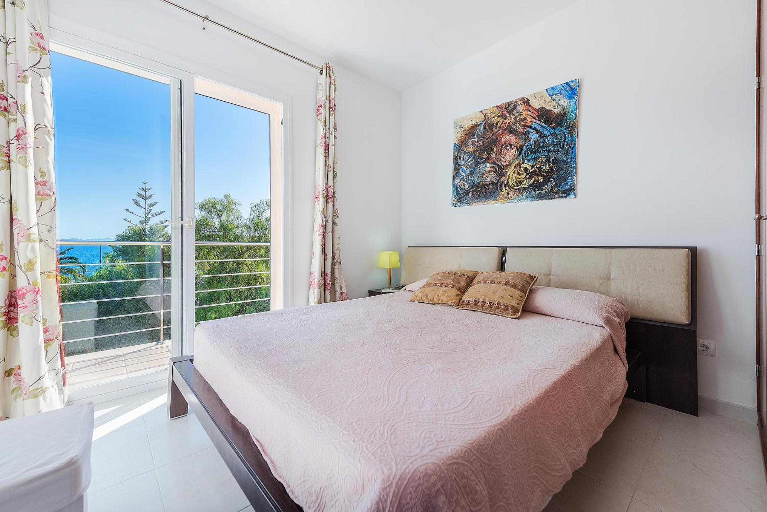Vistafar - Private Pool & Only 50m to the Sea view 5