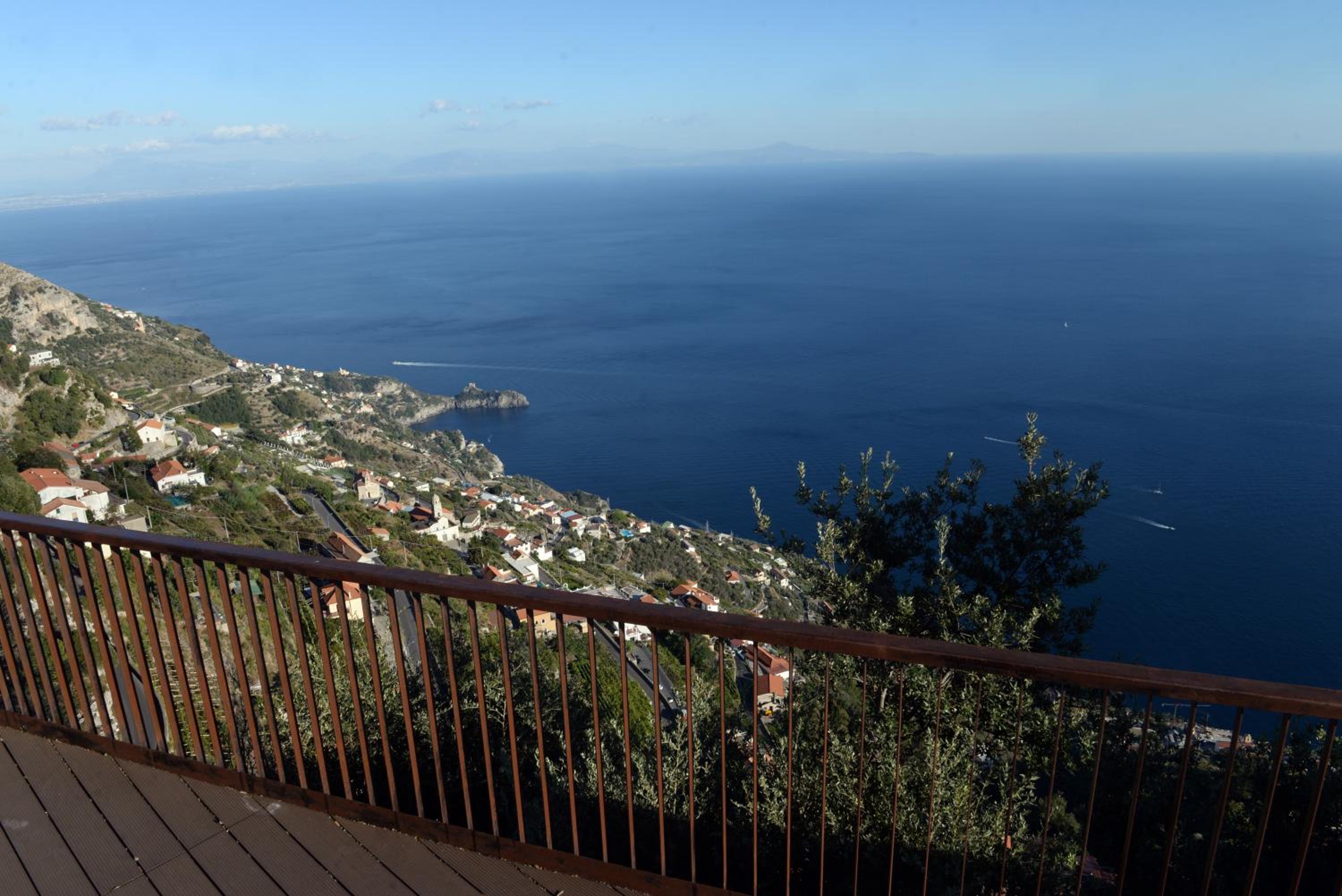 A due passi dalla costiera view 3