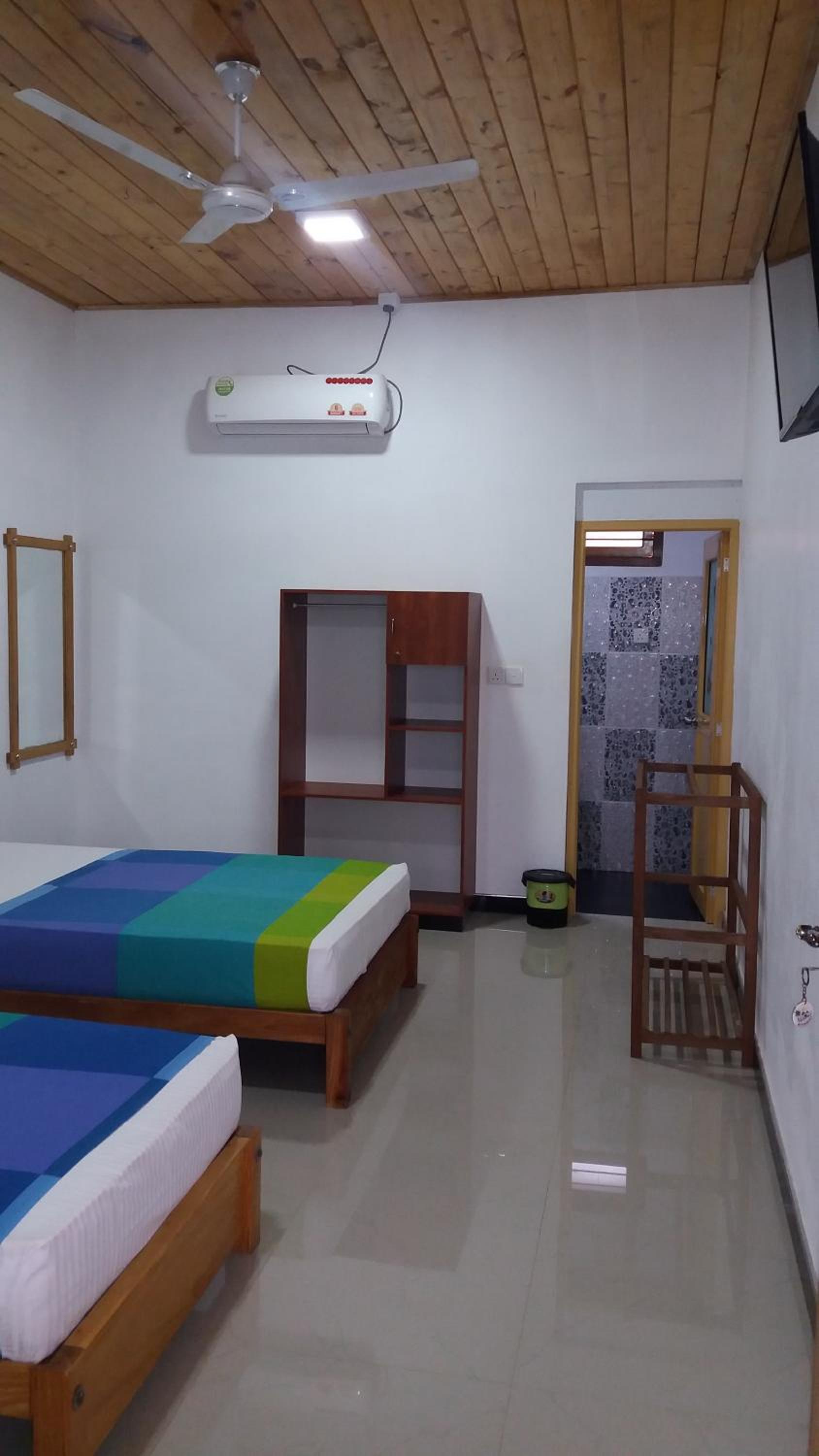 Shan Guest and Restaurant Nilaveli