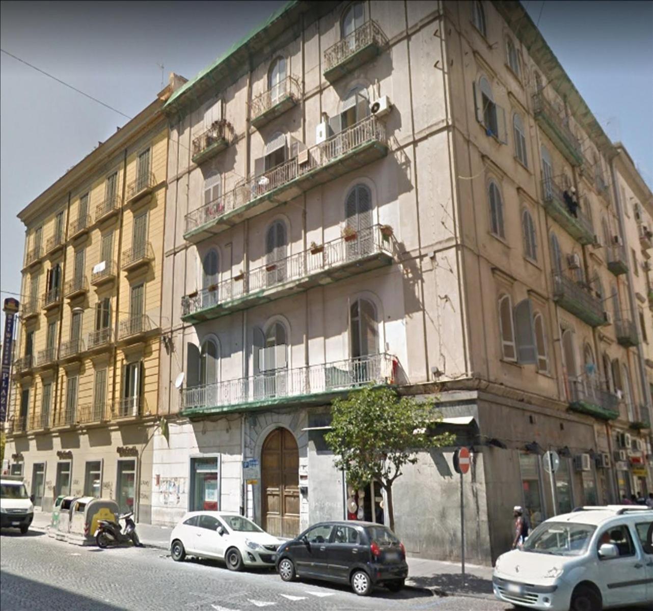 Naples To Live