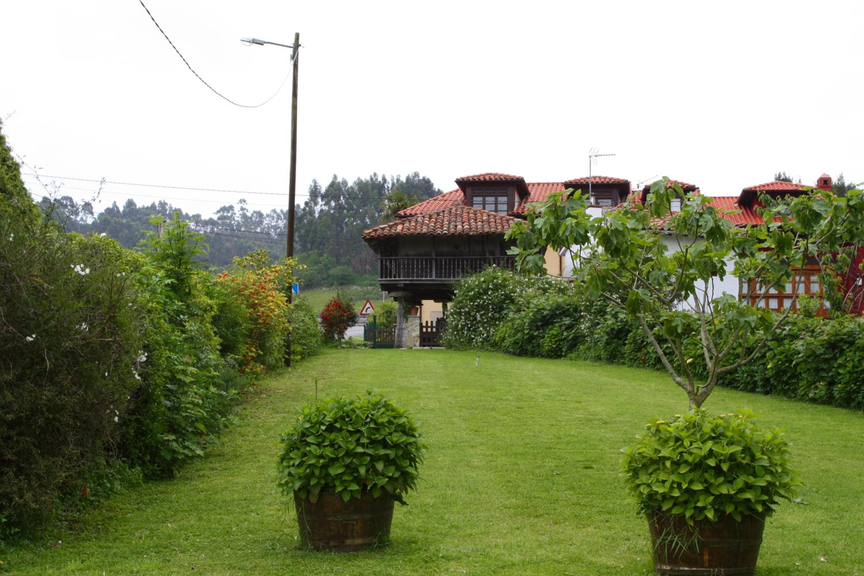 Apartamentos Los Picos view 2