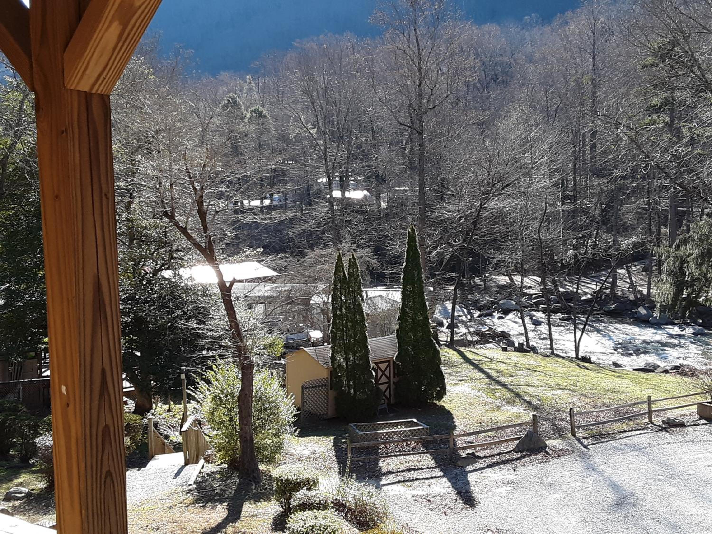 The Evening Shade River Lodge and Cabins