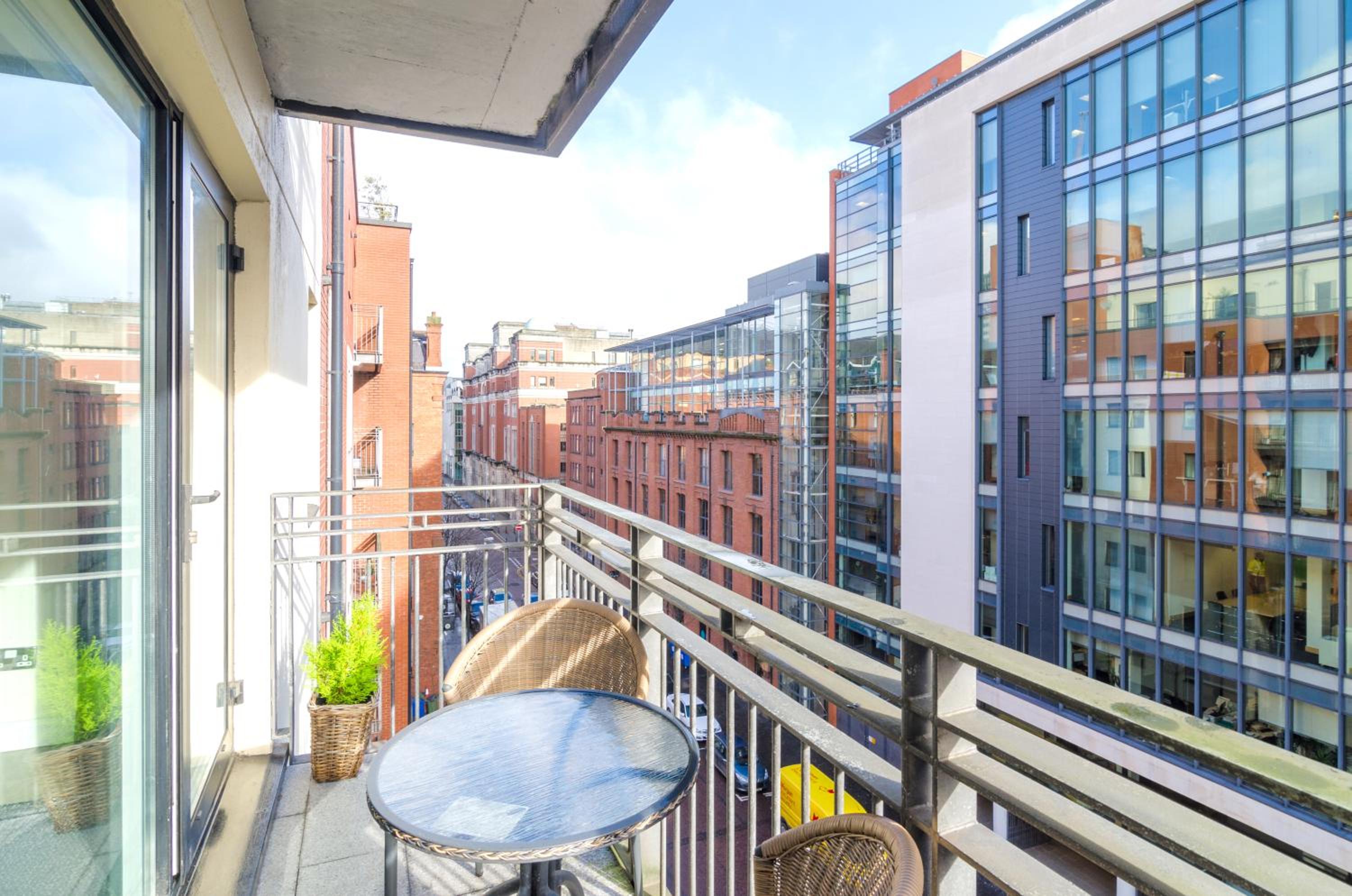Central City Apartment - Free Parking view 3