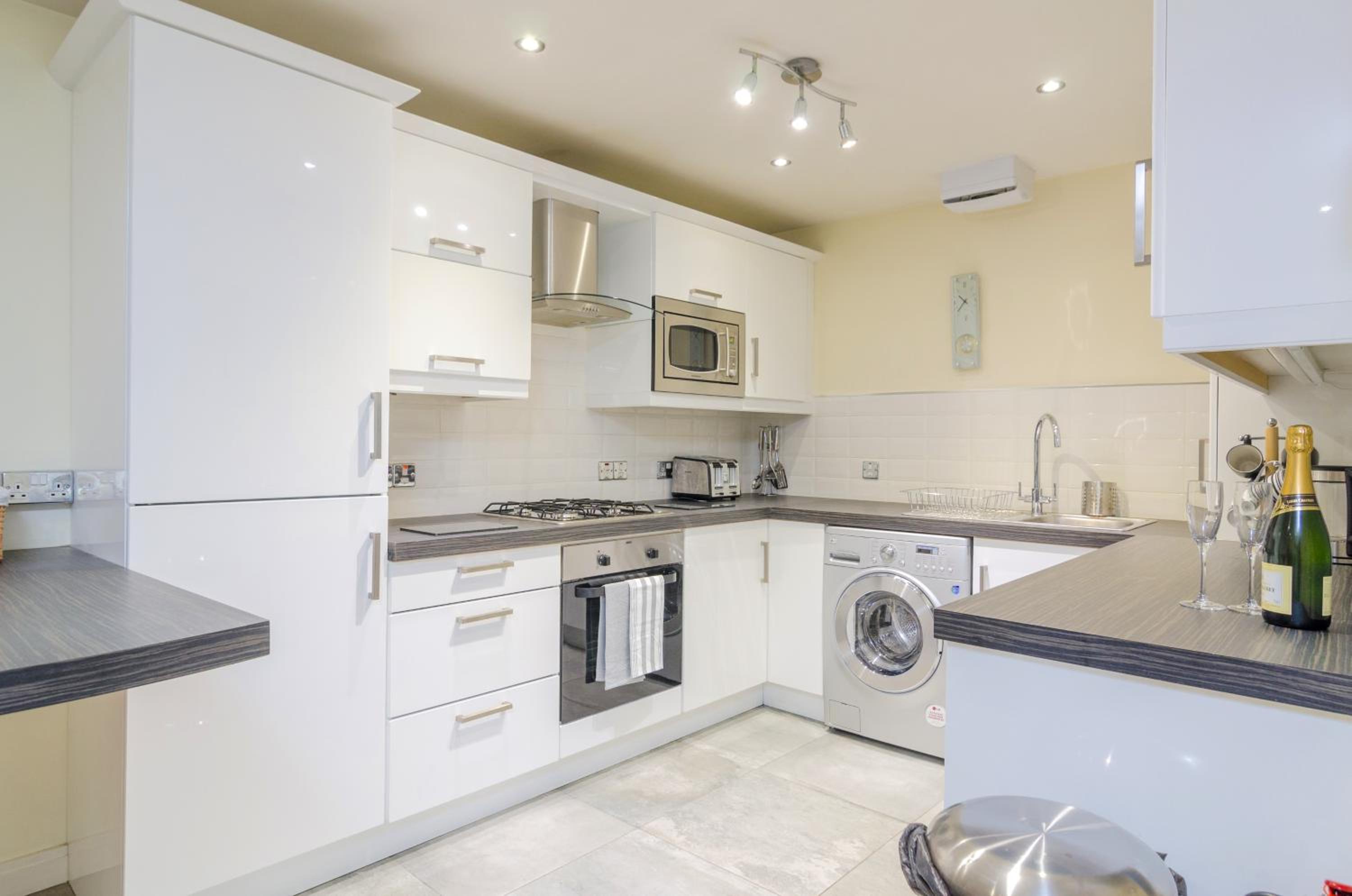 Central City Apartment - Free Parking view 5