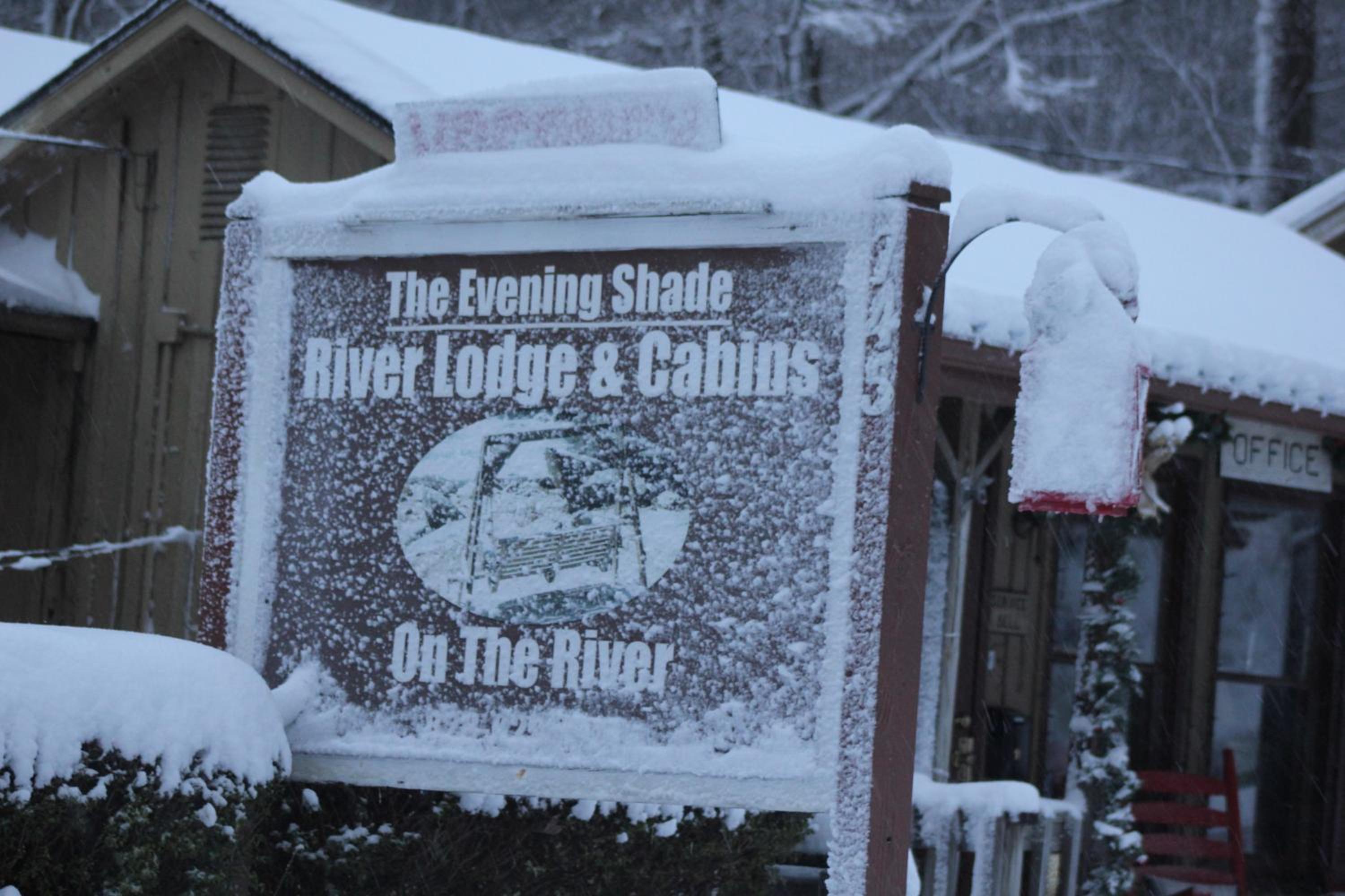 The Evening Shade River Lodge and Cabins
