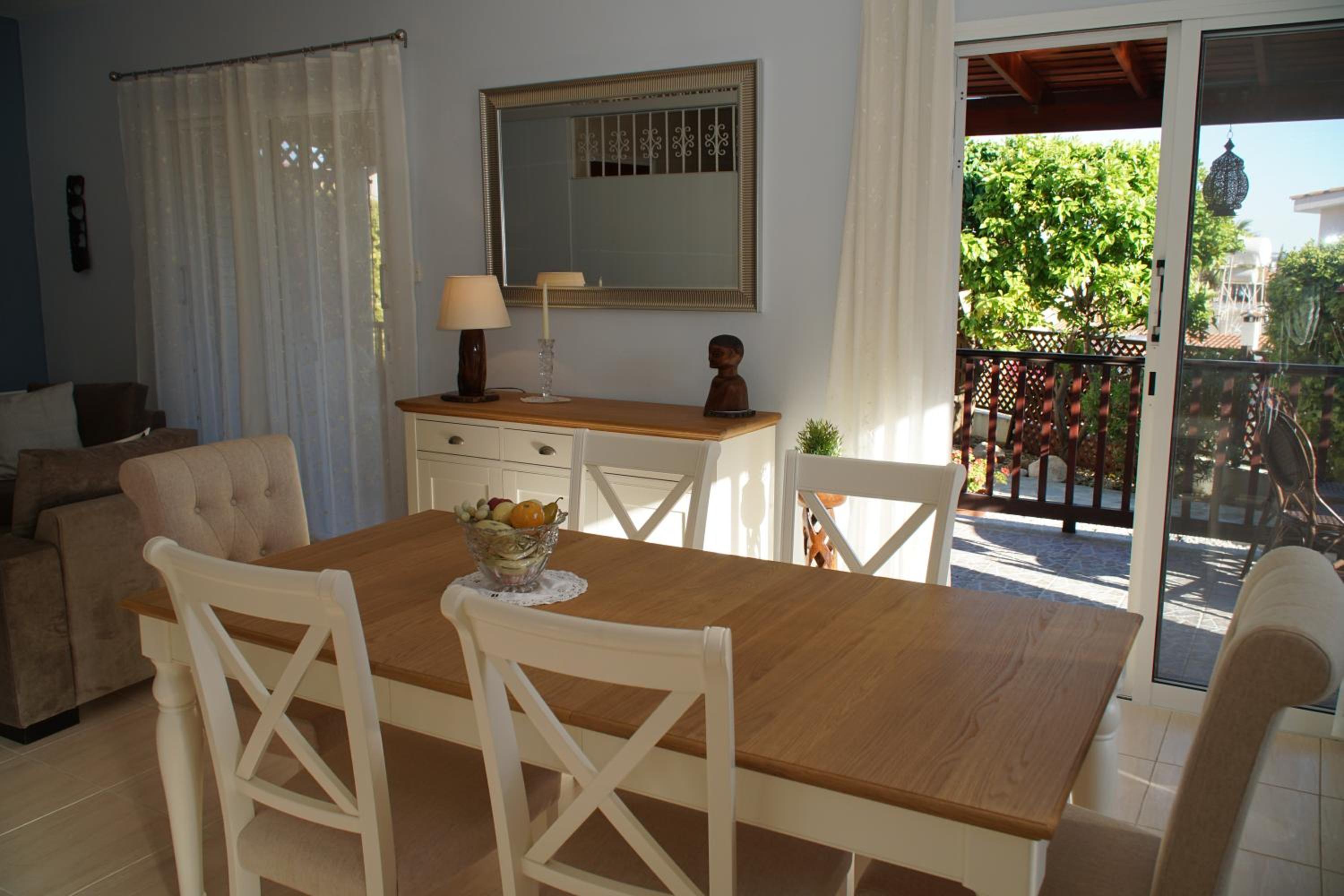 VILLA ALICIA with priv pool, beautiful garden and shady veranda- 5 min to the beach view 3