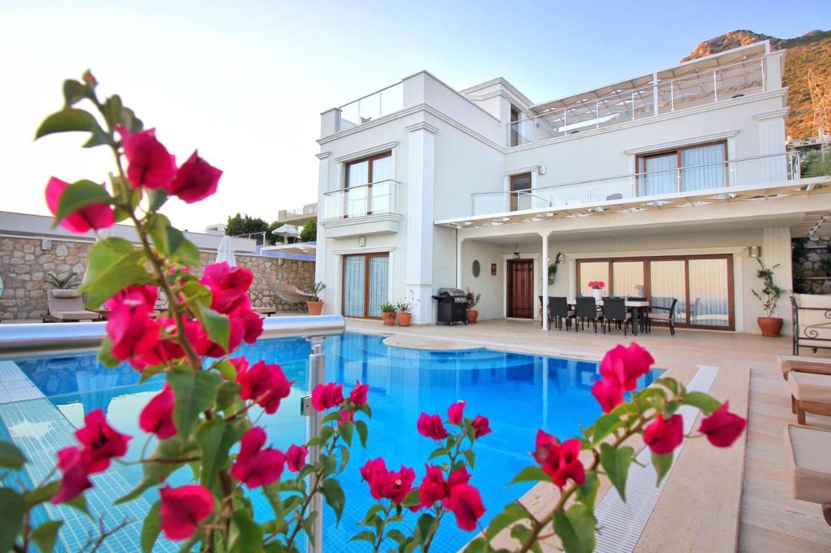 Villa Sapphire view 5