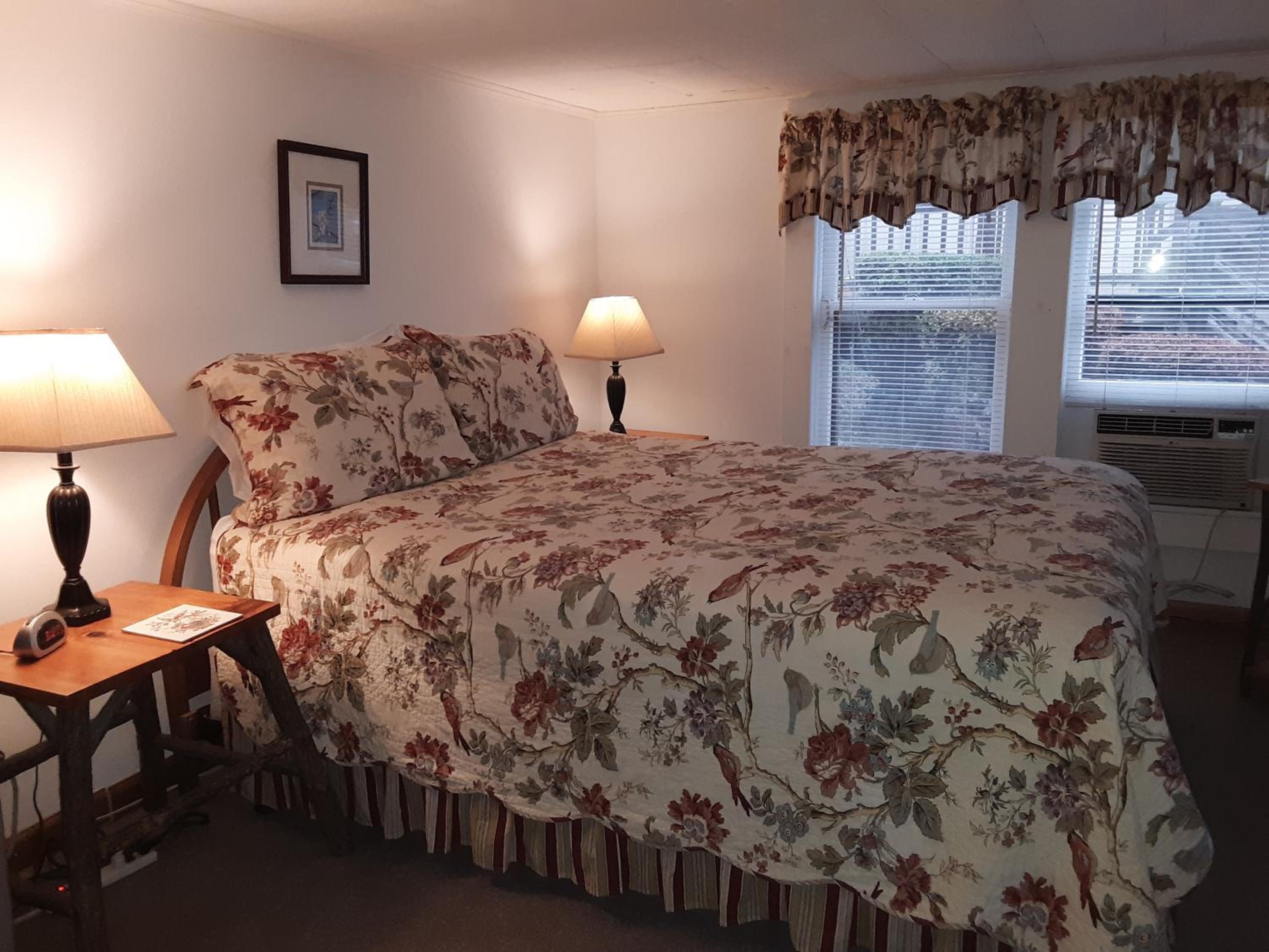 The Evening Shade River Lodge and Cabins