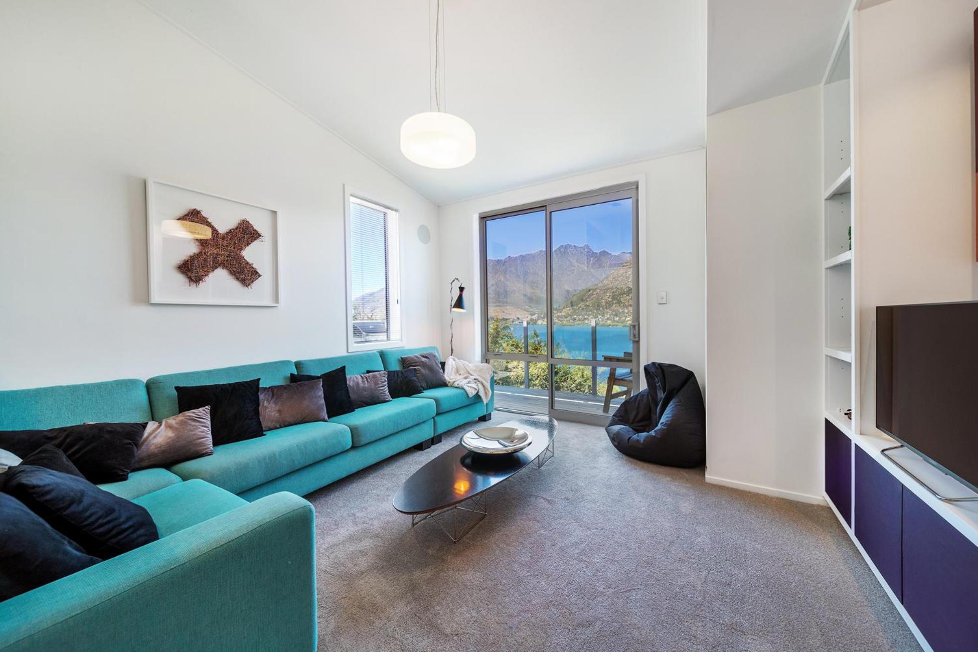 Lake View Greenstone Luxe Apartment view 2
