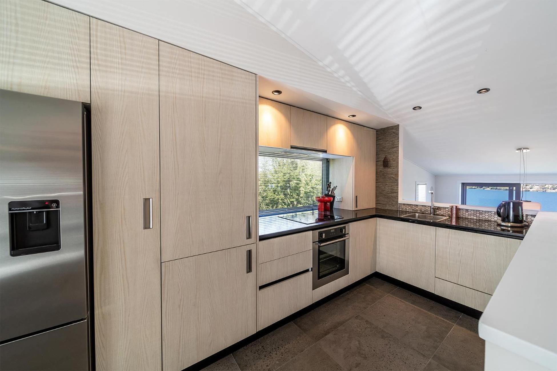 Lake View Greenstone Luxe Apartment view 4