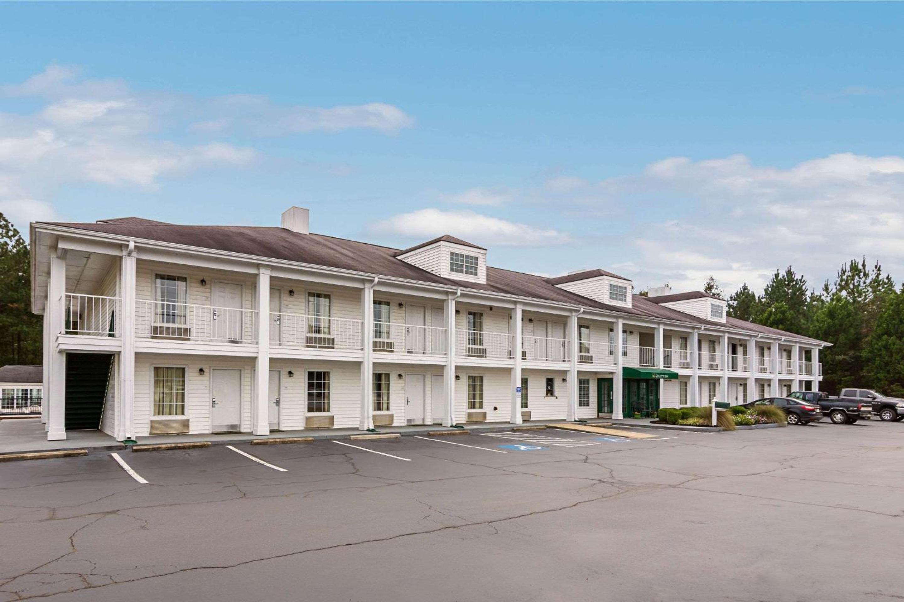 Quality Inn Thomaston view 3