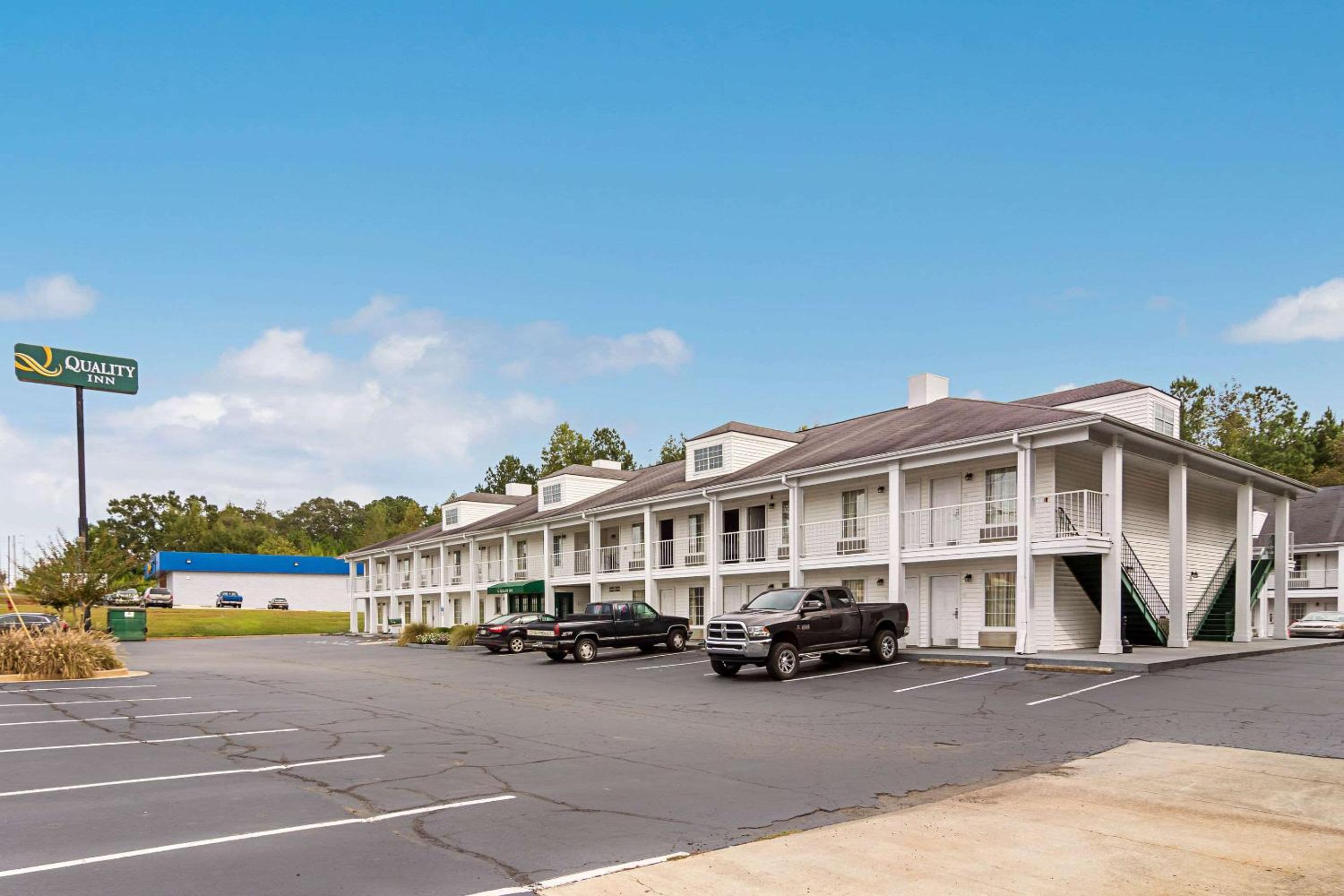 Quality Inn Thomaston view 2