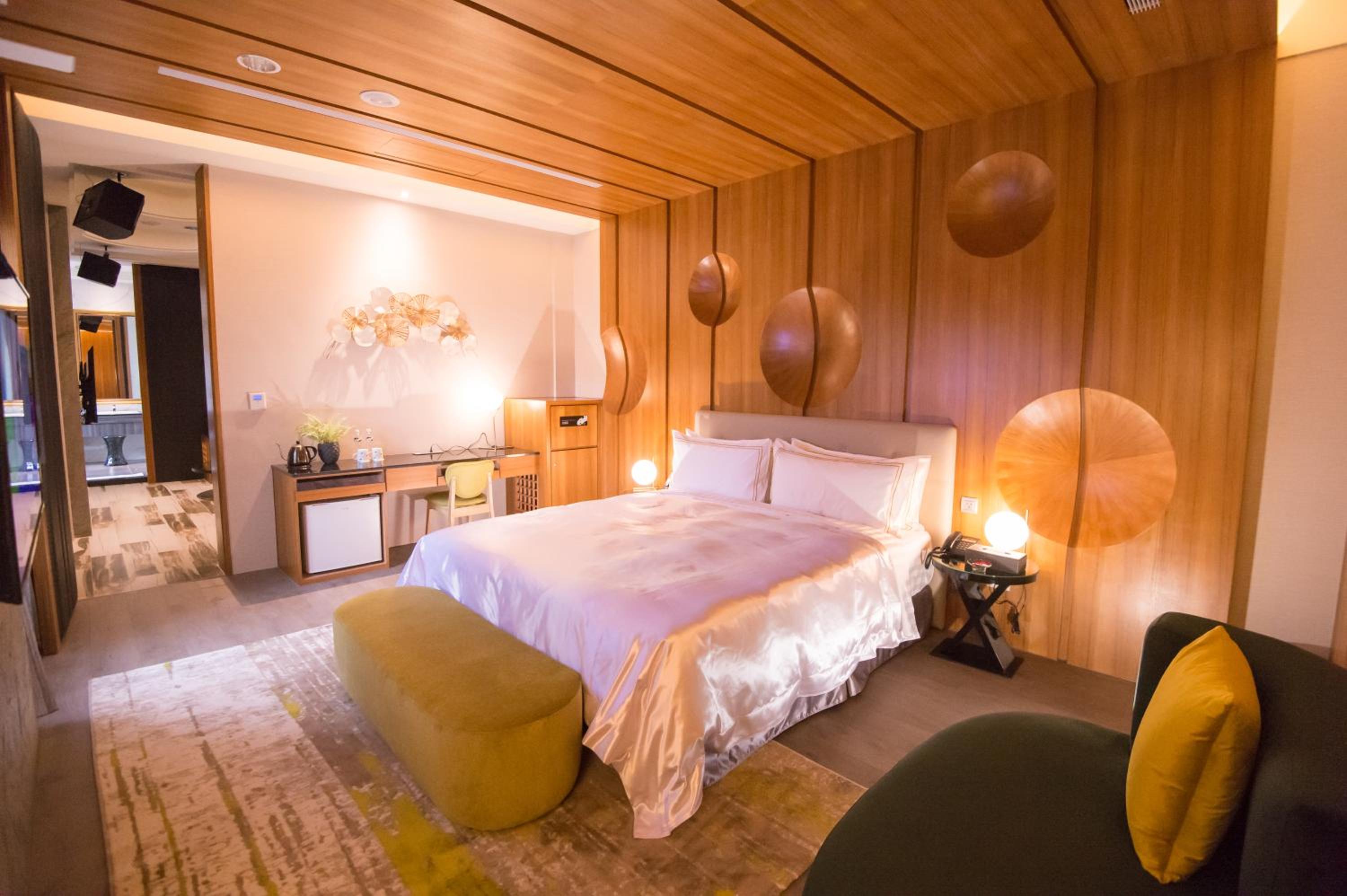 J Moon Villa Motel