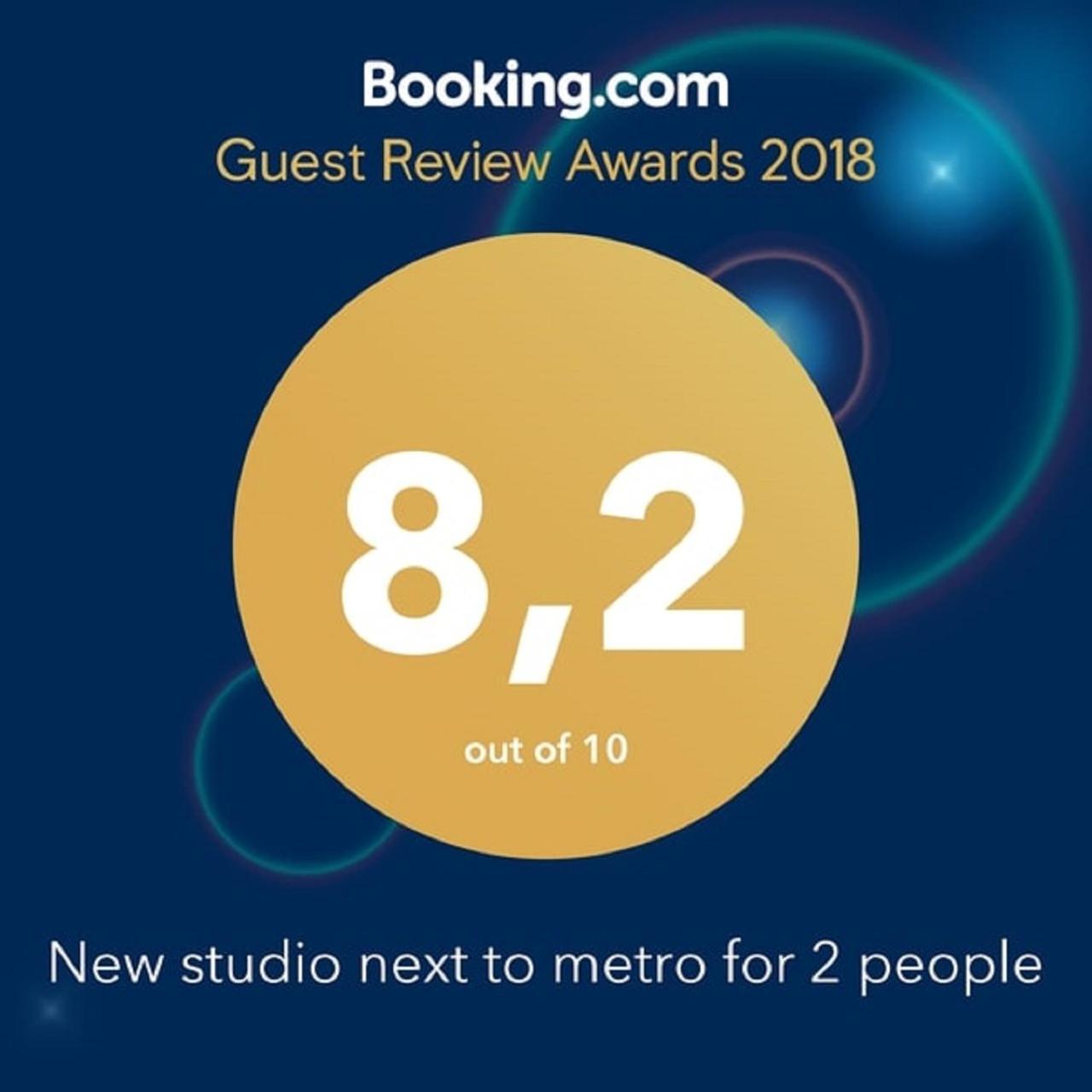 New studio next to metro for 2 people
