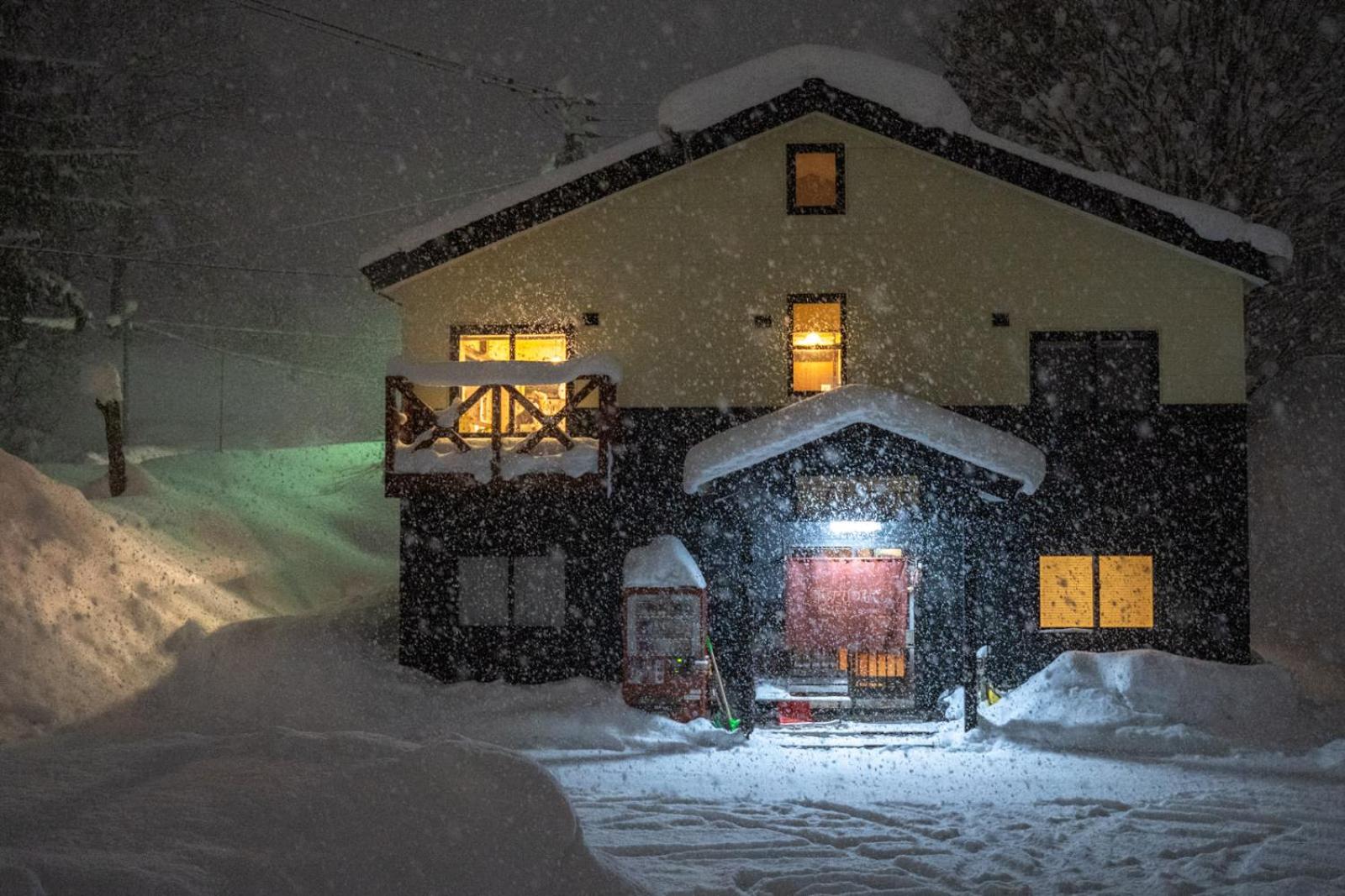 Hotel Niseko Tabi-tsumugi Backpackers - Image 1