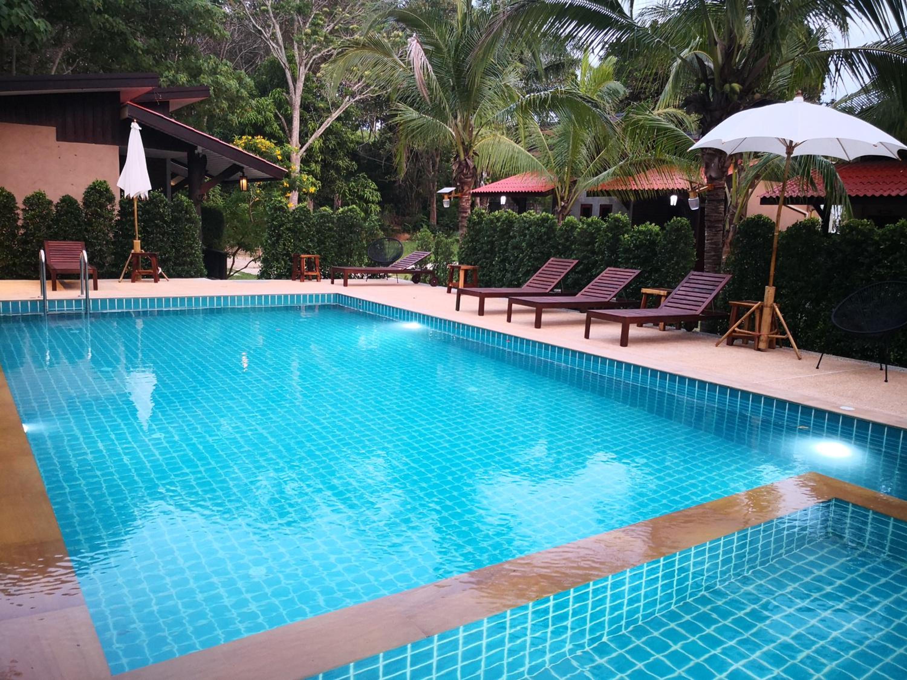 Baan Suan Rim Klong Resort