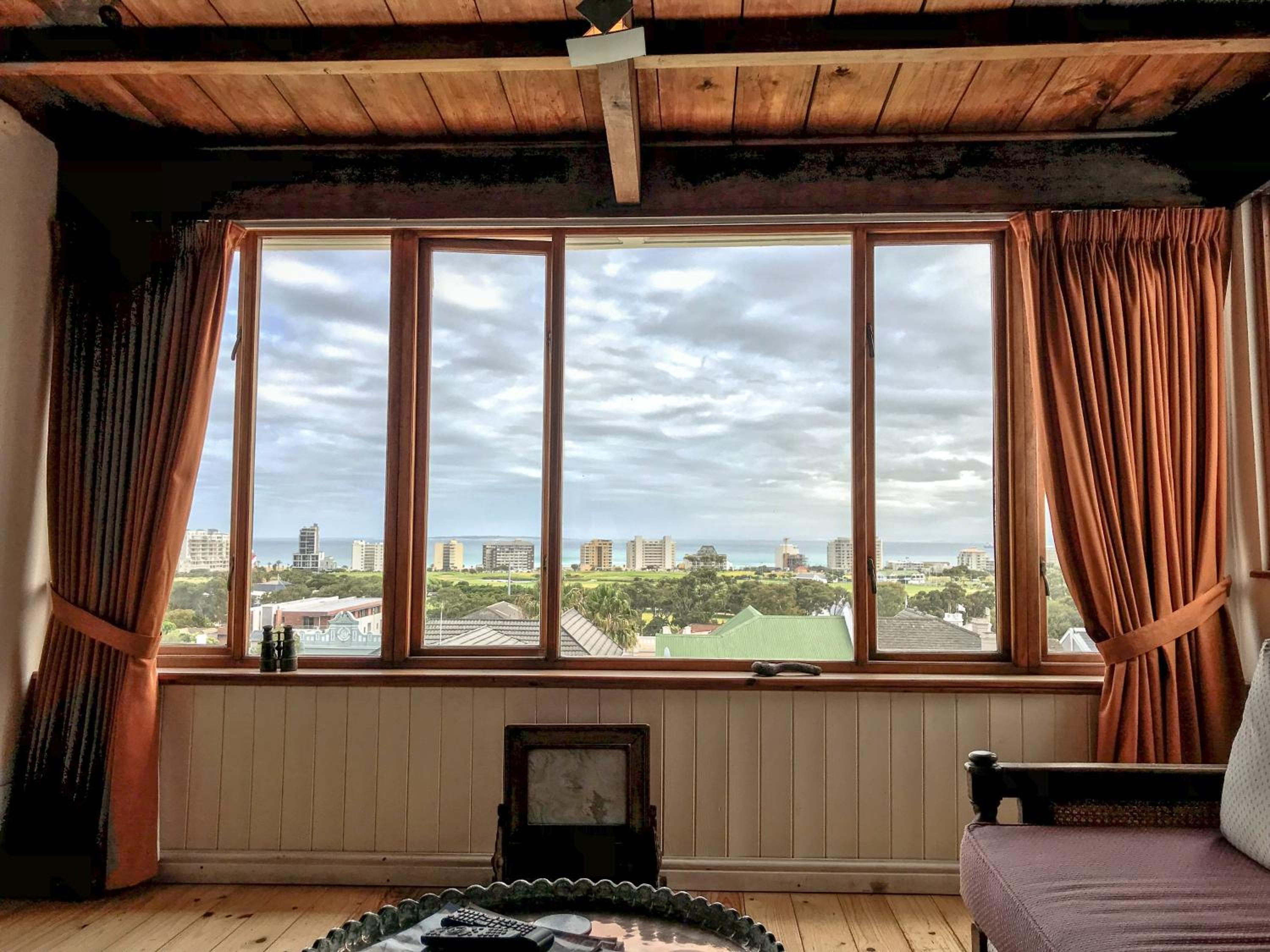 Braeside House Apartments