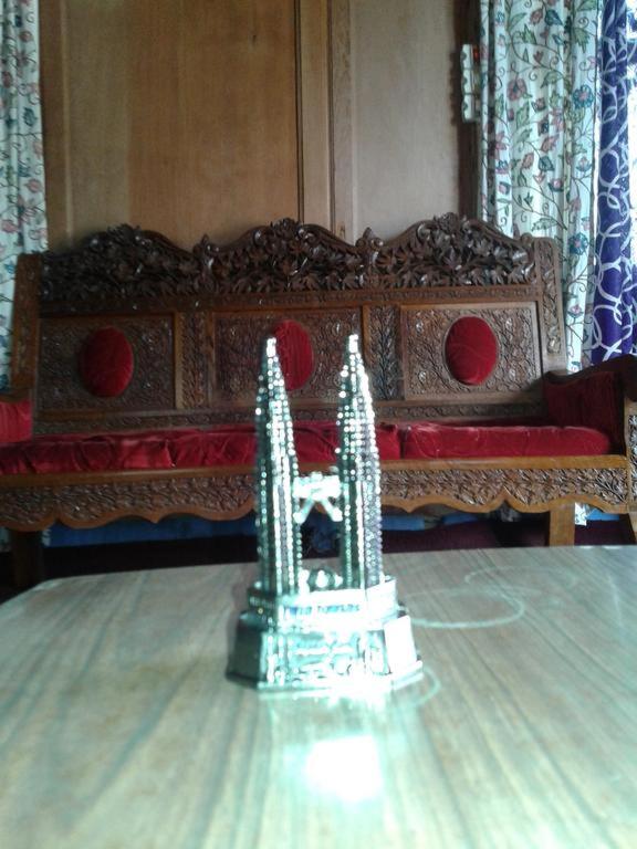 House Boat New Pala Palace