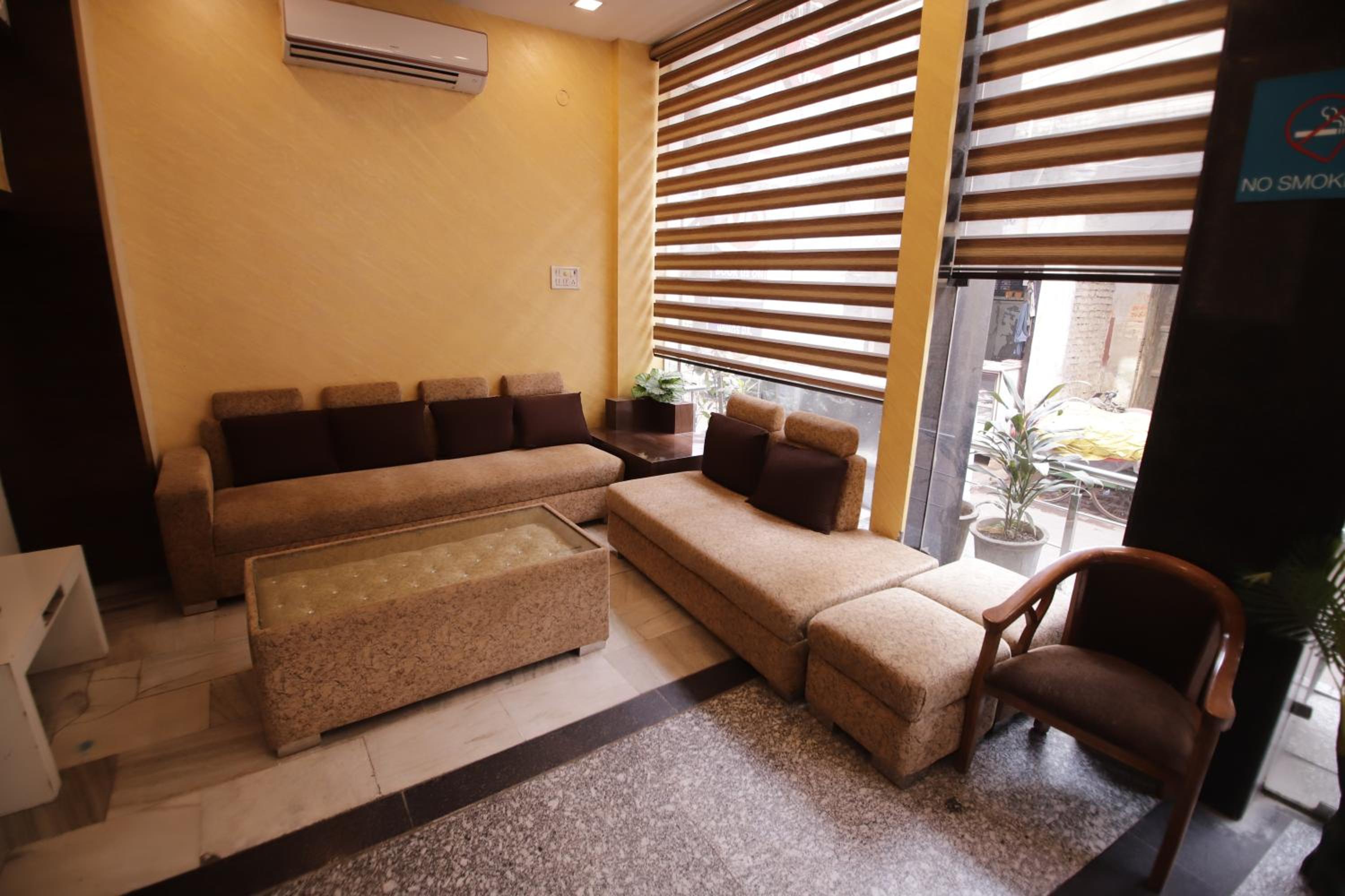 Hotel Golden Wings 2 mnts New Delhi railway station view 3