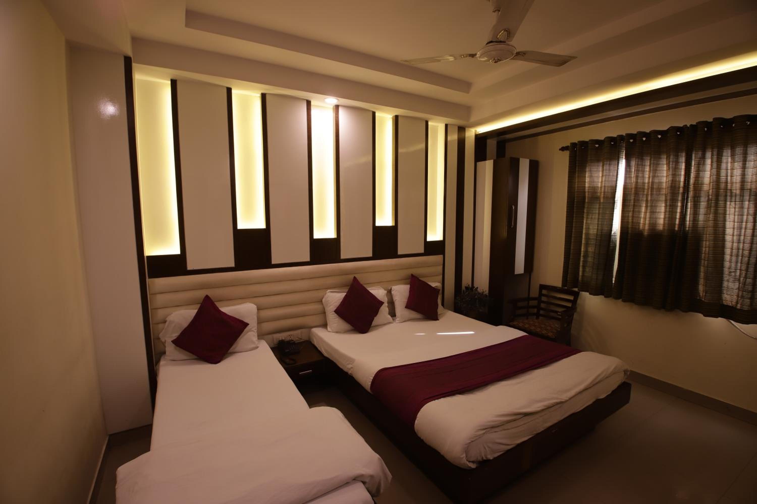 Hotel Golden Wings 2 mnts New Delhi railway station view 2