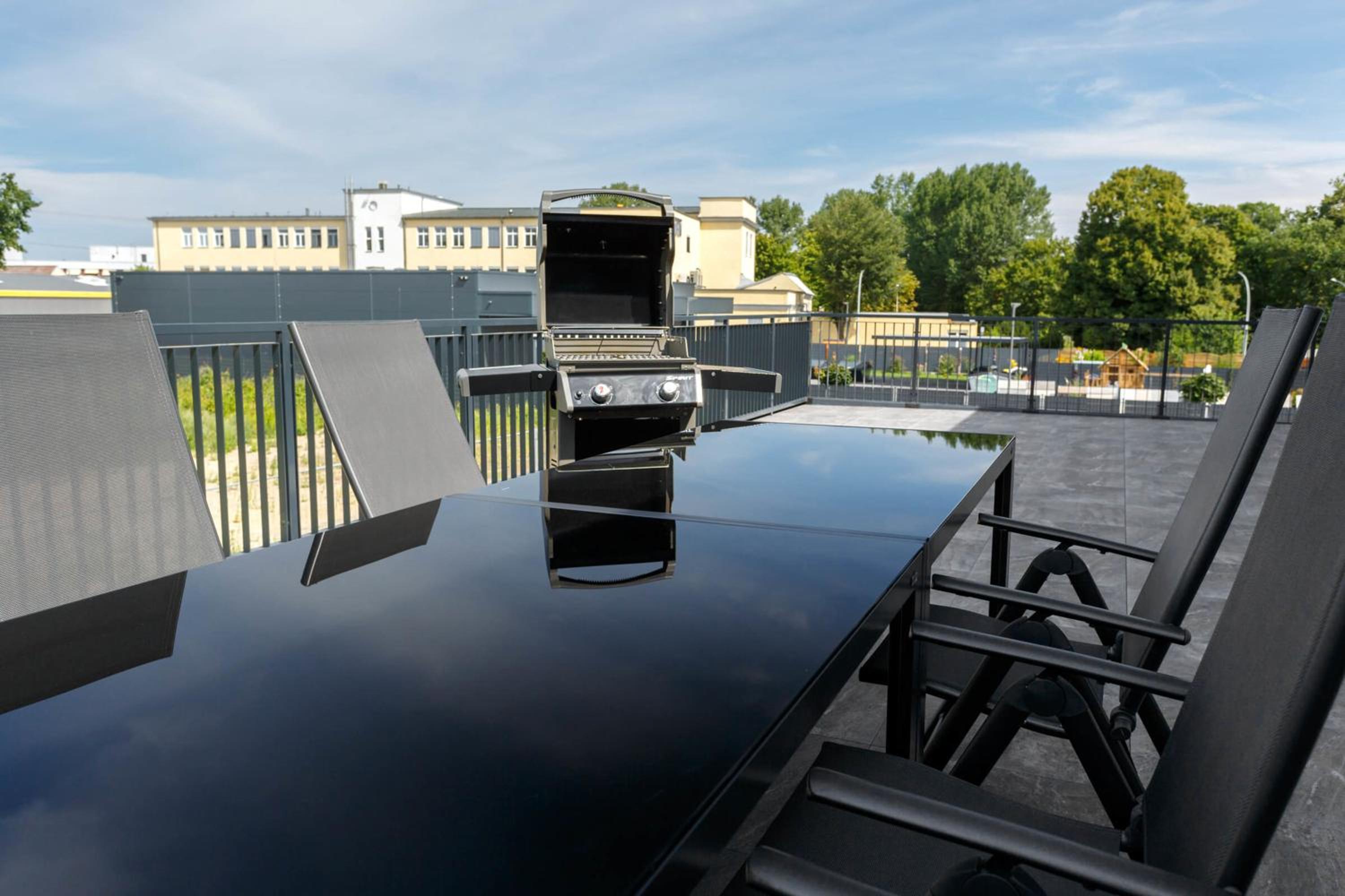Monteurzimmer Berlin Pankow mit Dachterrasse - Nur 10 min. von der A10 - 3 Zimmer/ 7 Betten