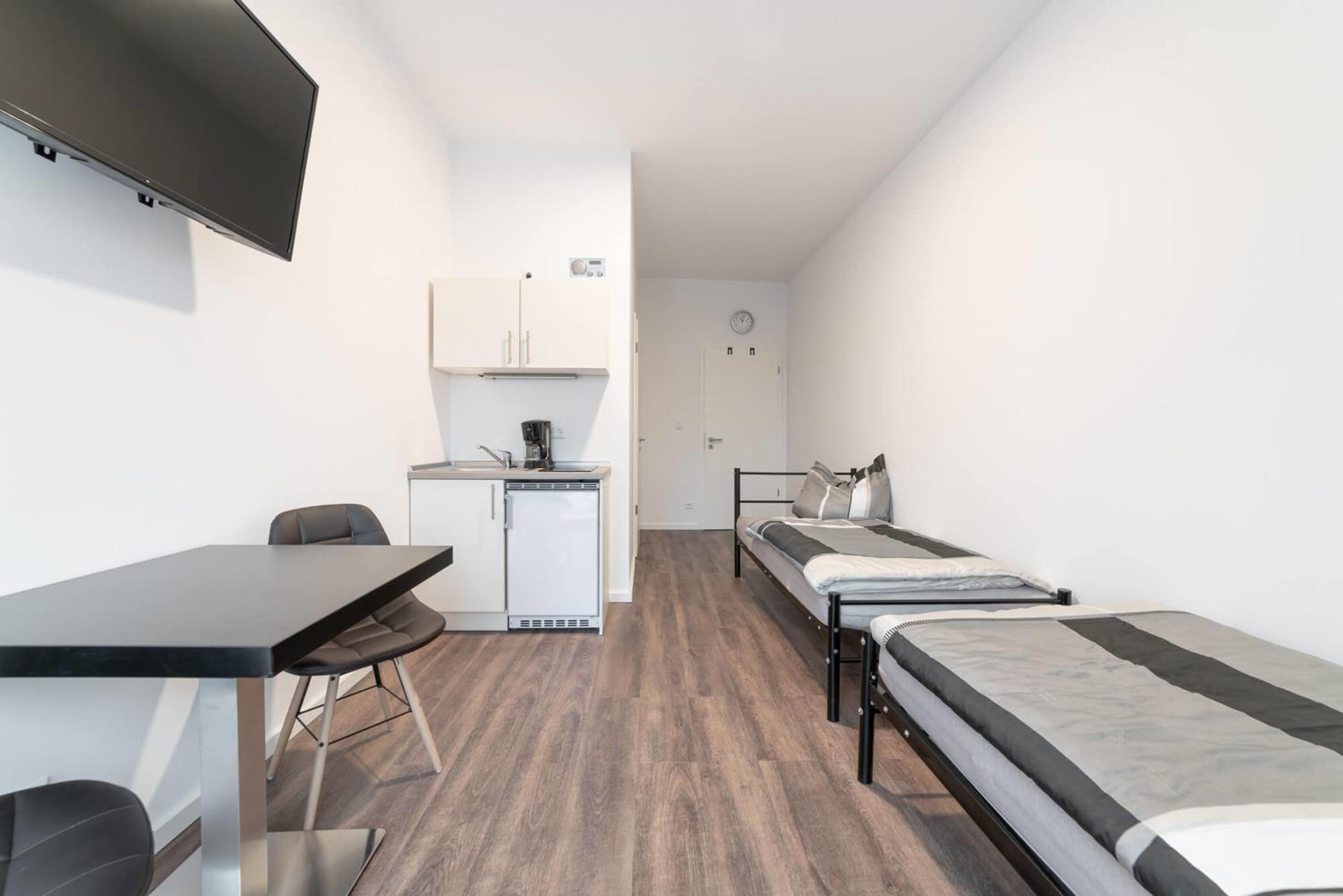 Monteurzimmer Berlin Pankow mit Dachterrasse - Nur 10 min. von der A10 - 3 Zimmer/ 7 Betten
