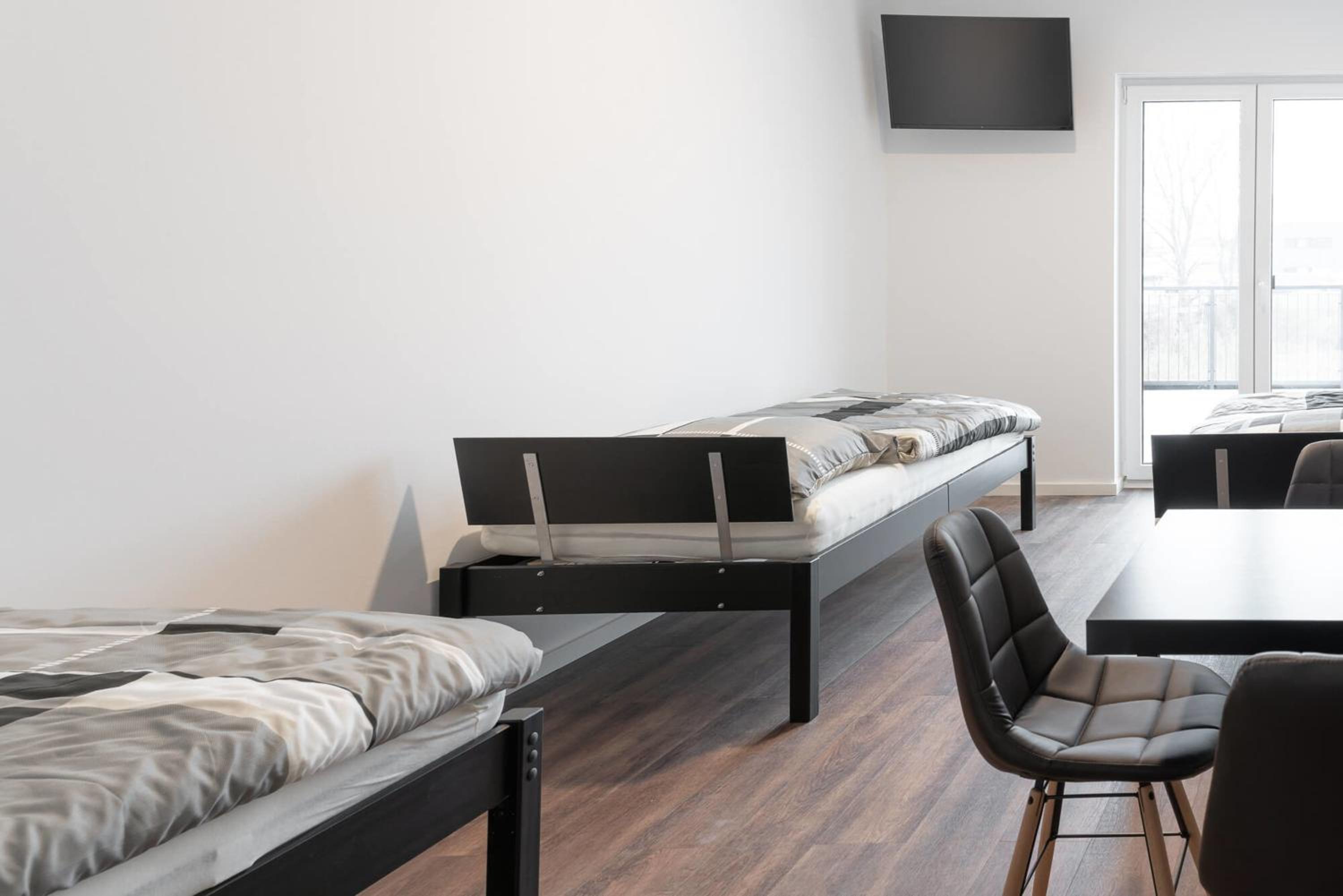 Monteurzimmer Berlin Pankow mit Dachterrasse - Nur 10 min. von der A10 - 3 Zimmer/ 7 Betten
