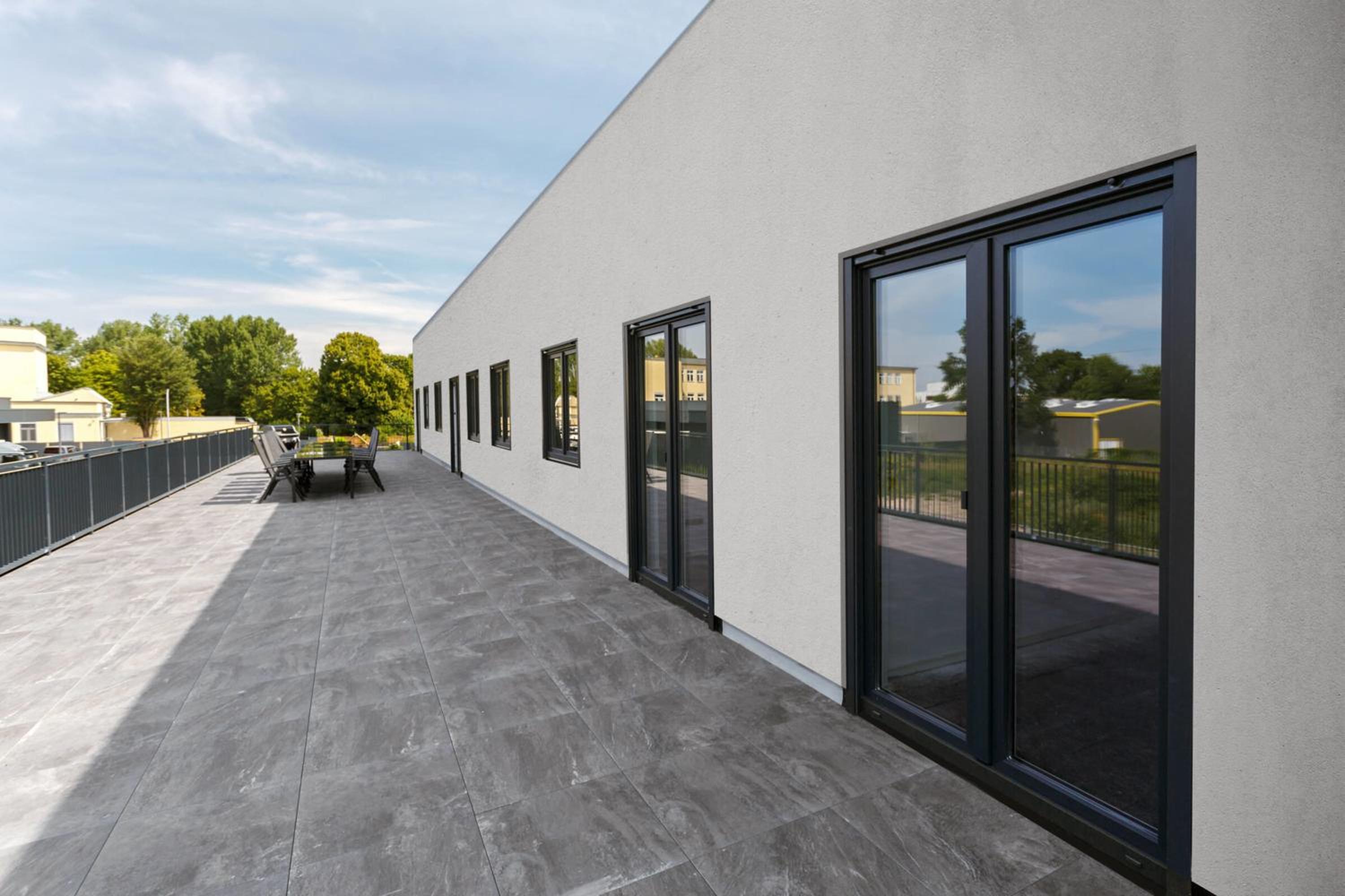 Monteurzimmer Berlin Pankow mit Dachterrasse - Nur 10 min. von der A10 - 3 Zimmer/ 7 Betten