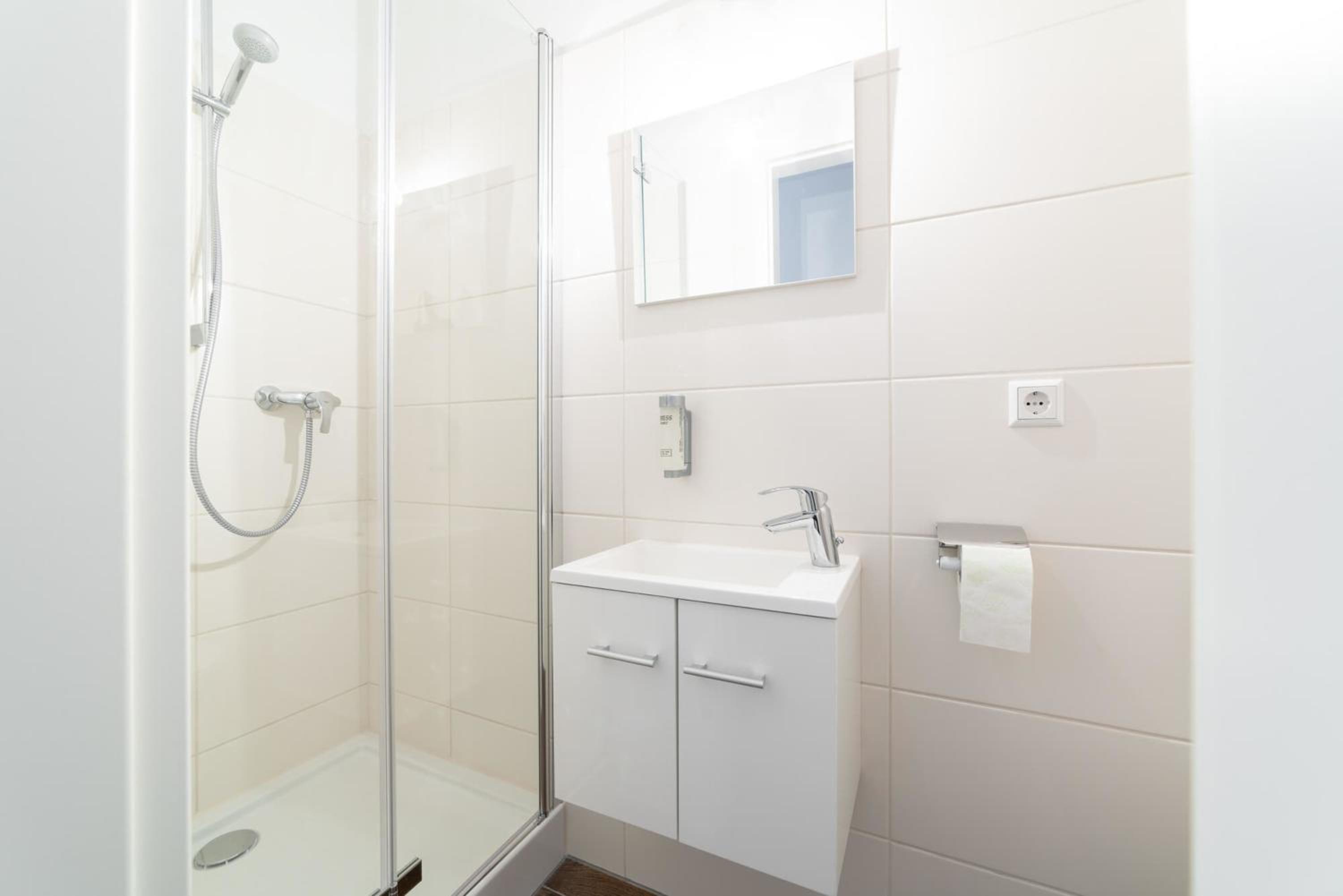 Monteurzimmer Berlin Pankow mit Dachterrasse - Nur 10 min. von der A10 - 3 Zimmer/ 7 Betten
