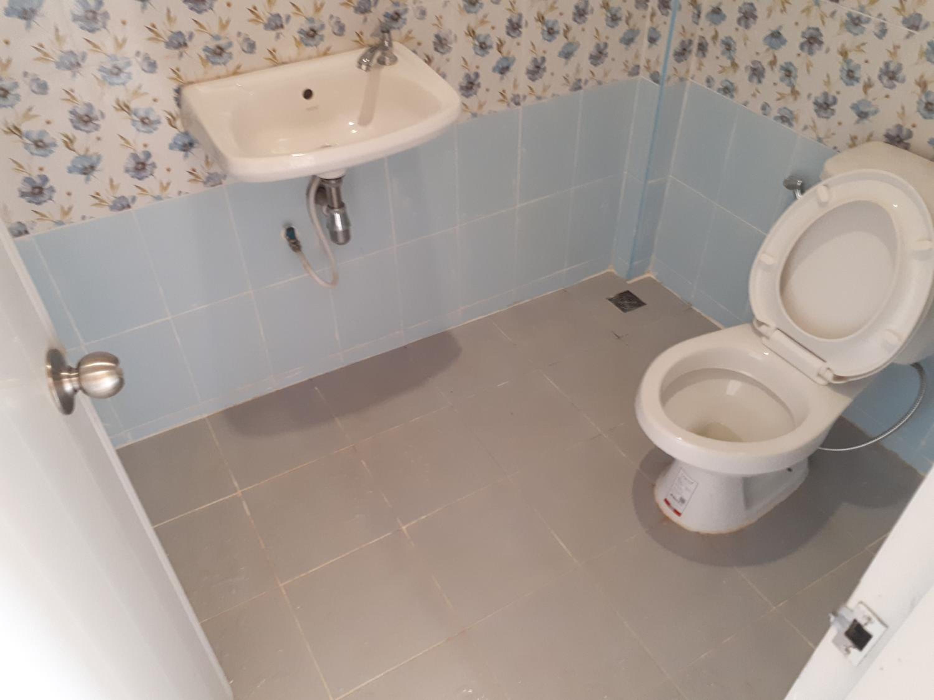 Pornsomkit room