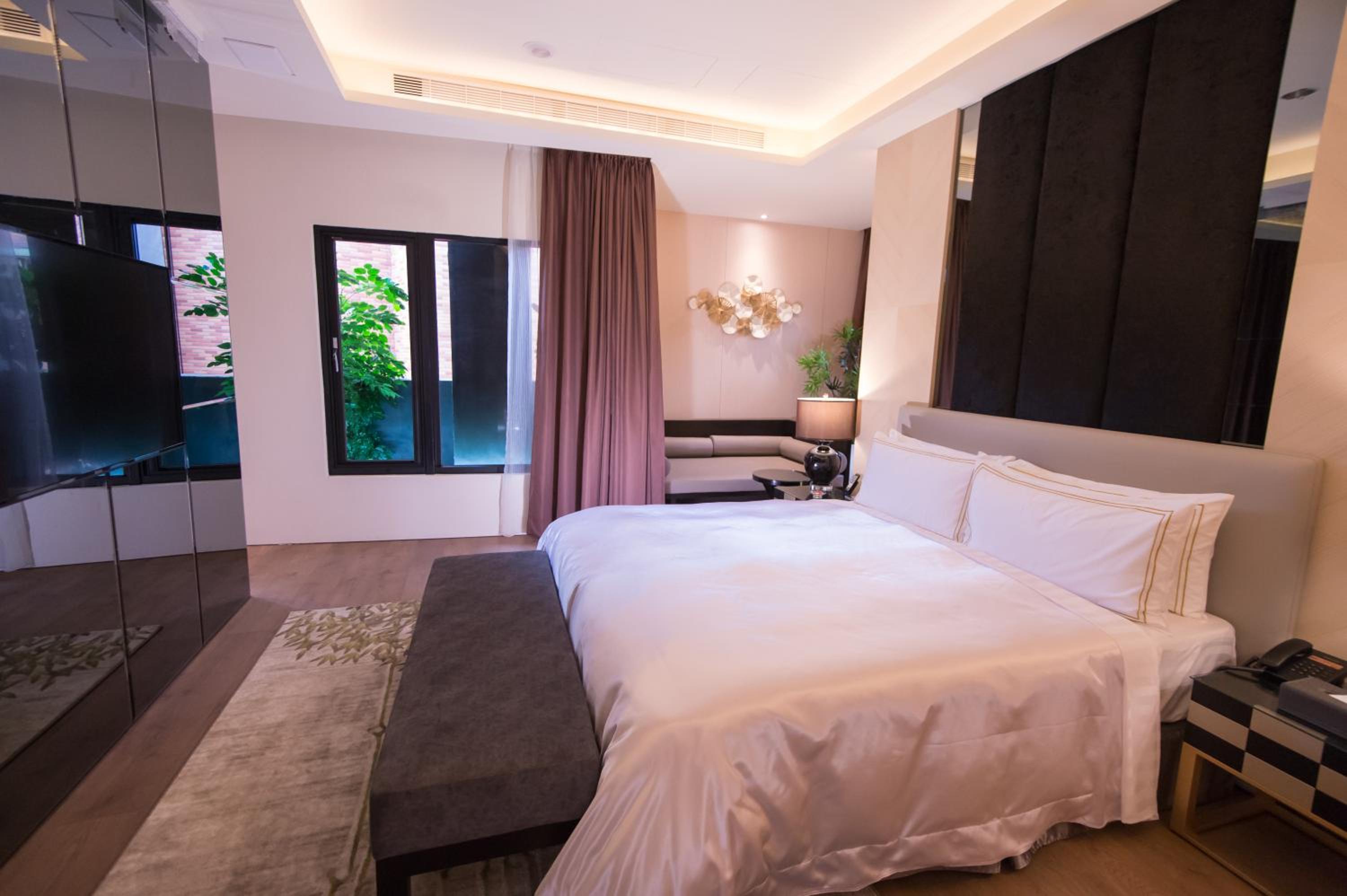 J Moon Villa Motel