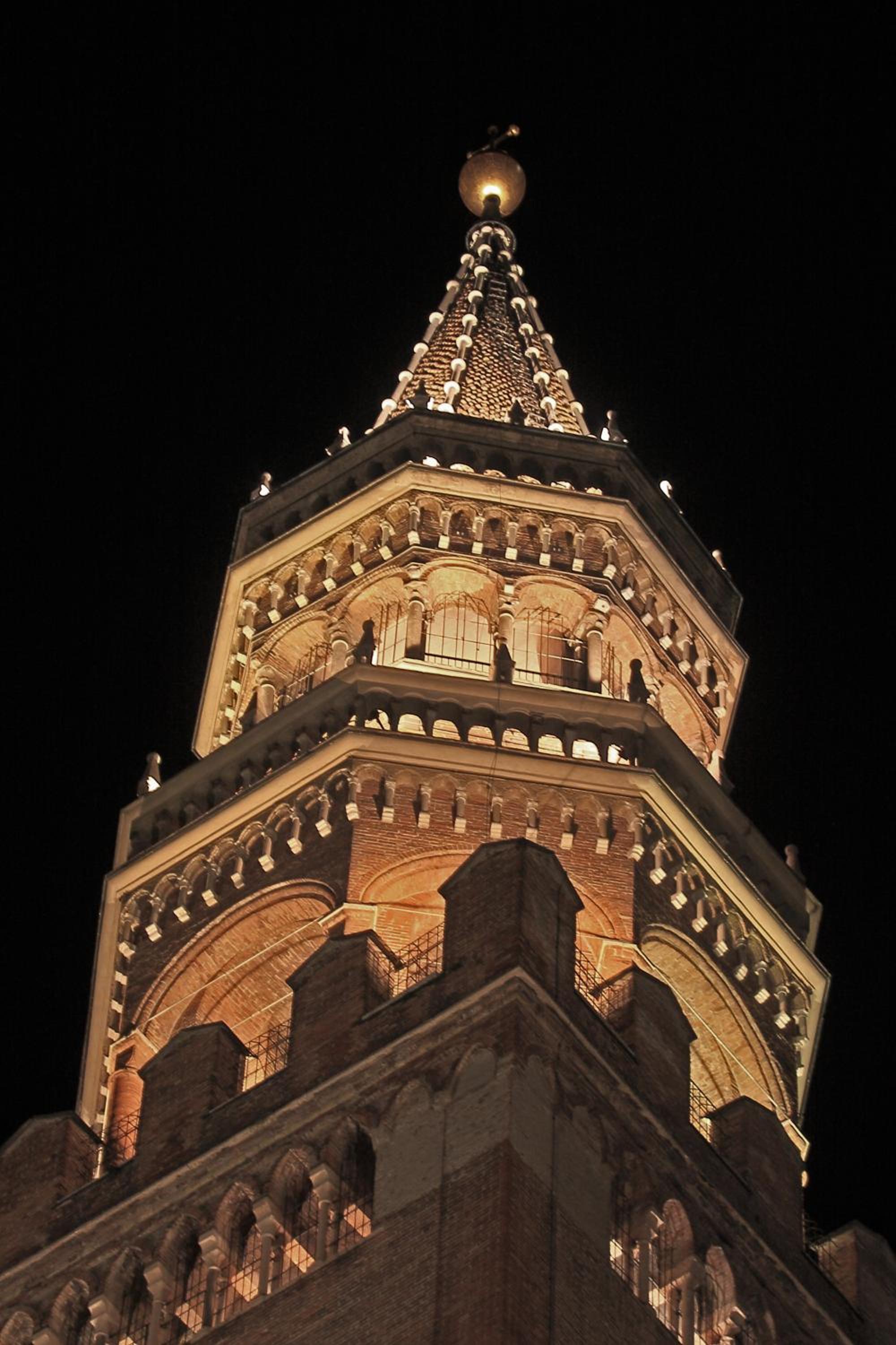 AT HOME IN CREMONA view 5